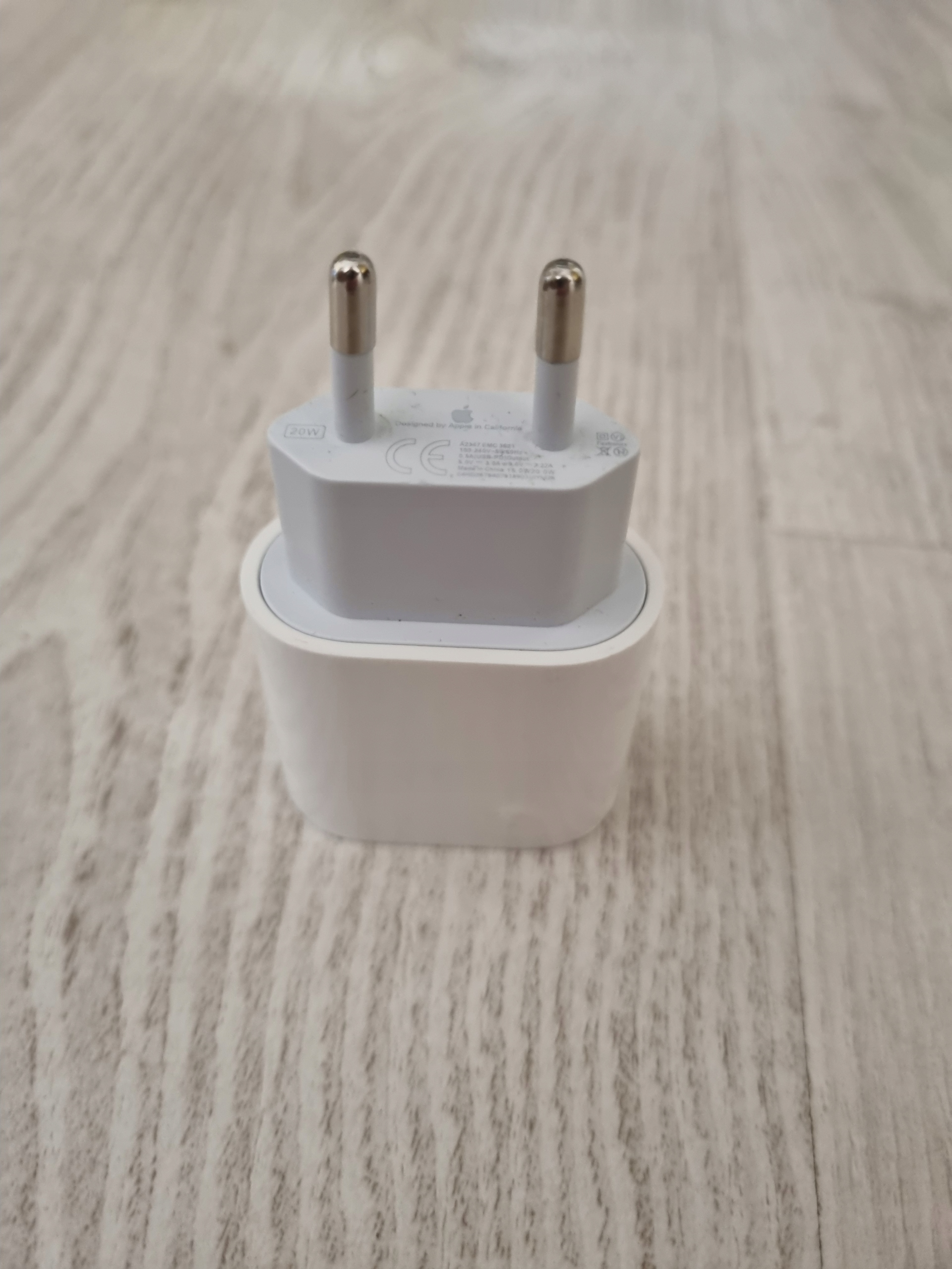 ŁADOWARKA SIECIOWA APPLE MHJE3ZM/A USB TYP C 20W BIAŁA Złącza USB typ C