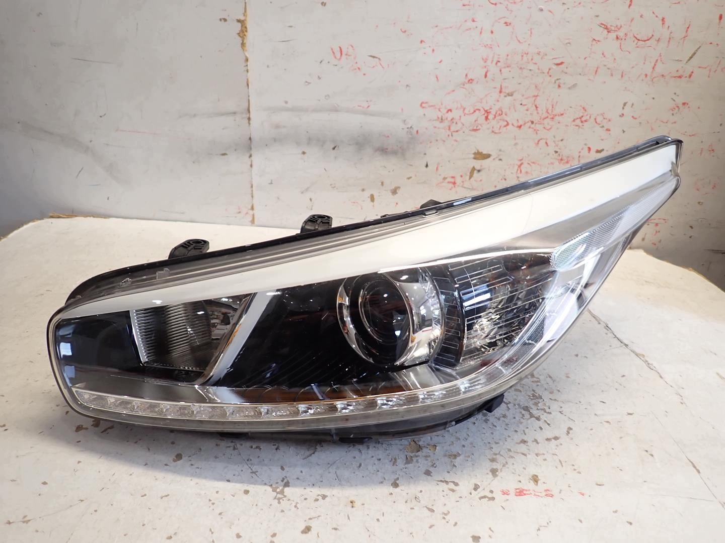light front front left KIA CEED II 2012-2018 XENON 92101-A2060