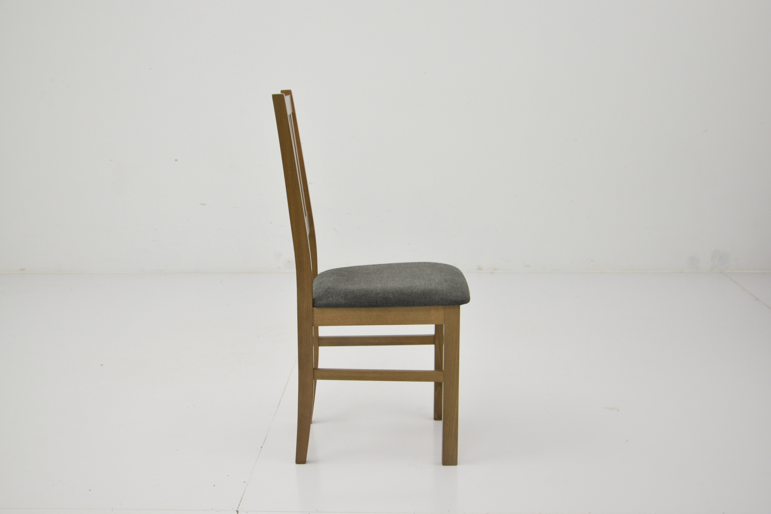 Klasyczne drewniane krzesło WYBÓR EAN (GTIN) 5904316000233