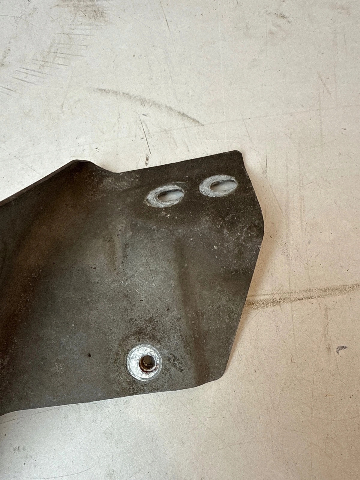 Console Support plaque Aile Gauche Avant Skoda Rapid Seat Toledo IV