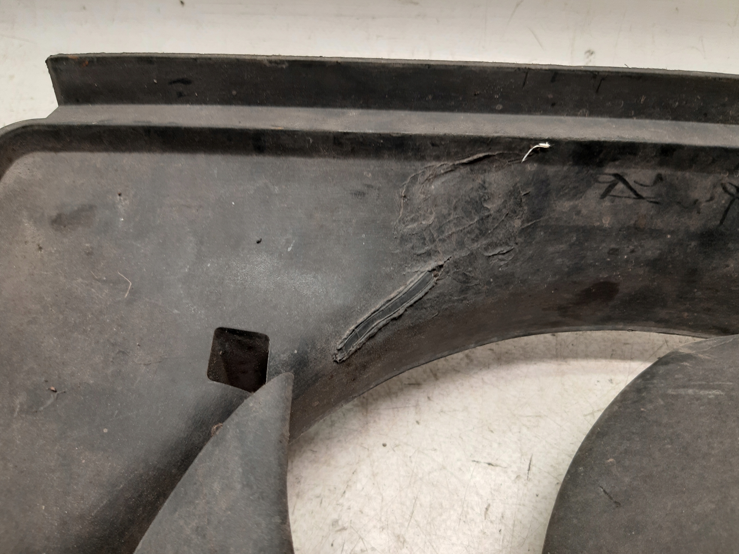 Ventola radiatore MITSUBISHI CARISMA e 1,6 1.8