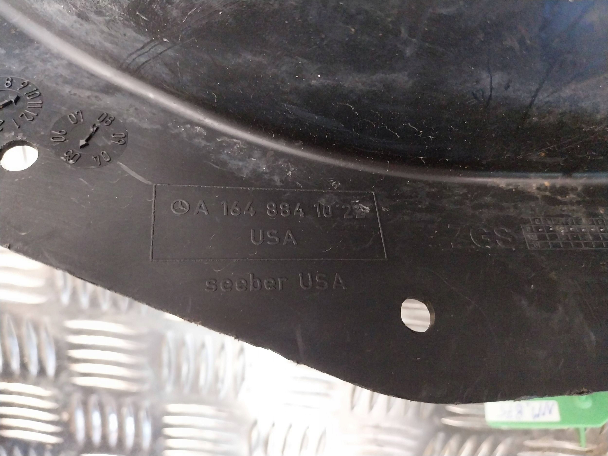 mudguard right front part rear A1648841022 MERCEDES ML W164