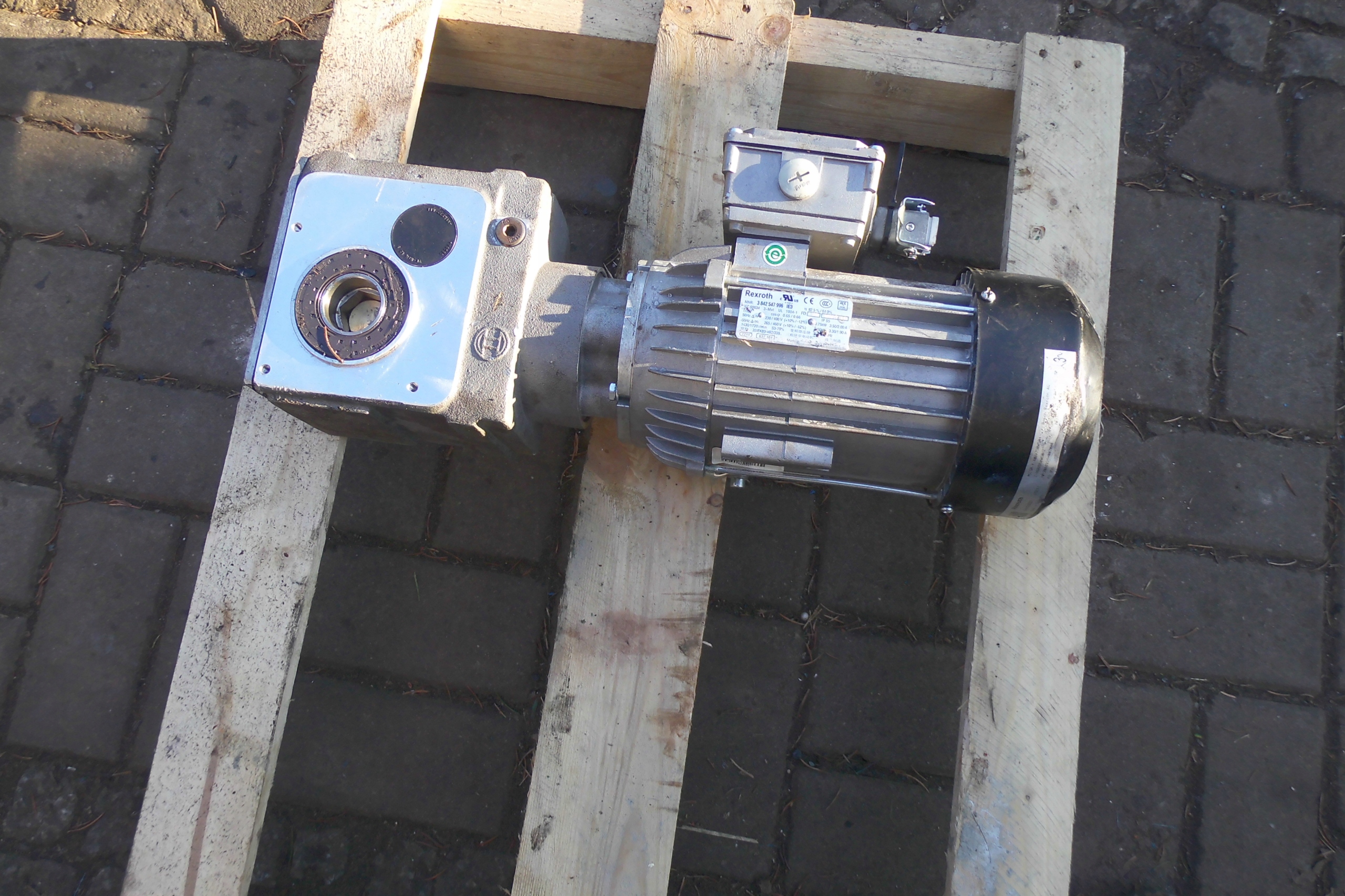 silnik elektryczny 0.8 kw motoreduktor 45 obr/min Kod producenta x