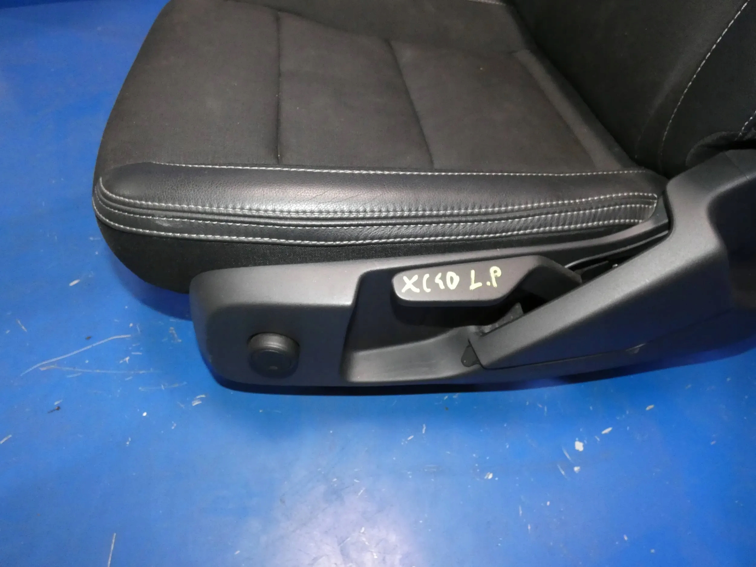 VOLVO XC40 seat driver´s left front