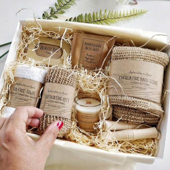 DEKORACYJNY WYPEŁNIACZ DO PREZENTÓW SIANKO 1KG WEŁNA DRZEWNA NATURALNA Marka inny