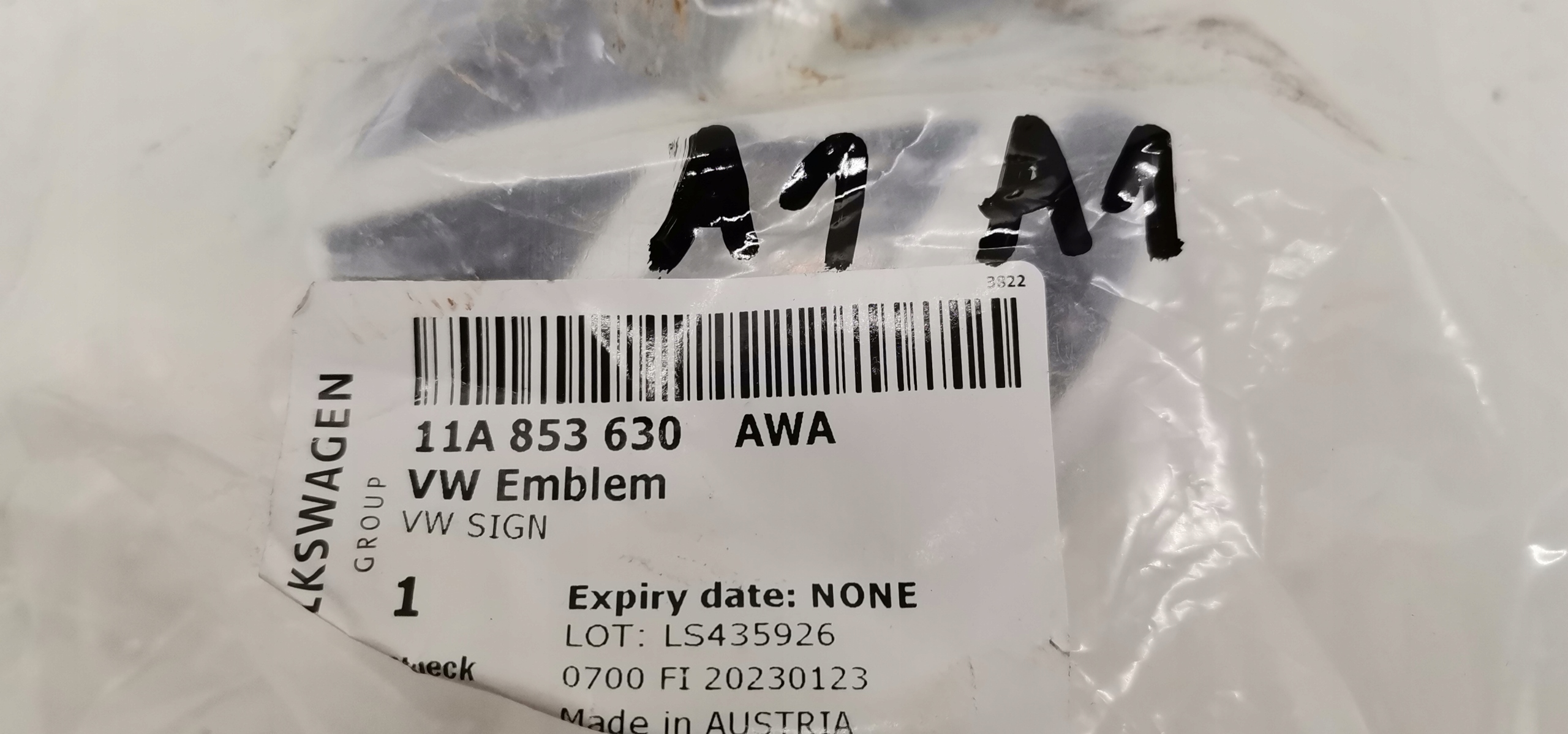 VW ID4 ID 4 2021- ZNACZEK EMBLEMAT LOGO KLAPY TYLNEJ BAGAŻNIKA 11A853630 Marka Volkswagen