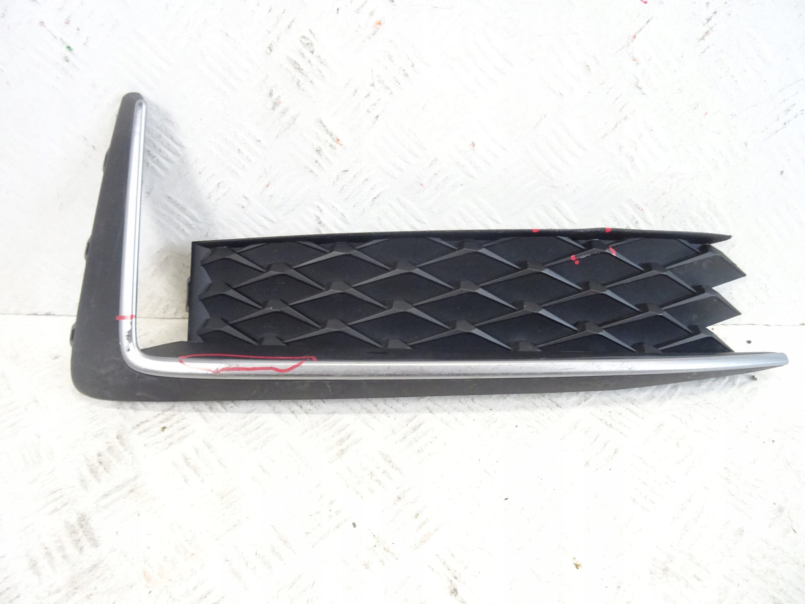 grid of a bumper front front right SKODA SUPERB IV 3P0853666