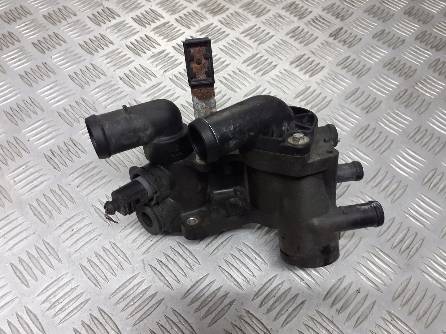 OBUDOWA TERMOSTATU SKODA FABIA I 1.4 032121111AP