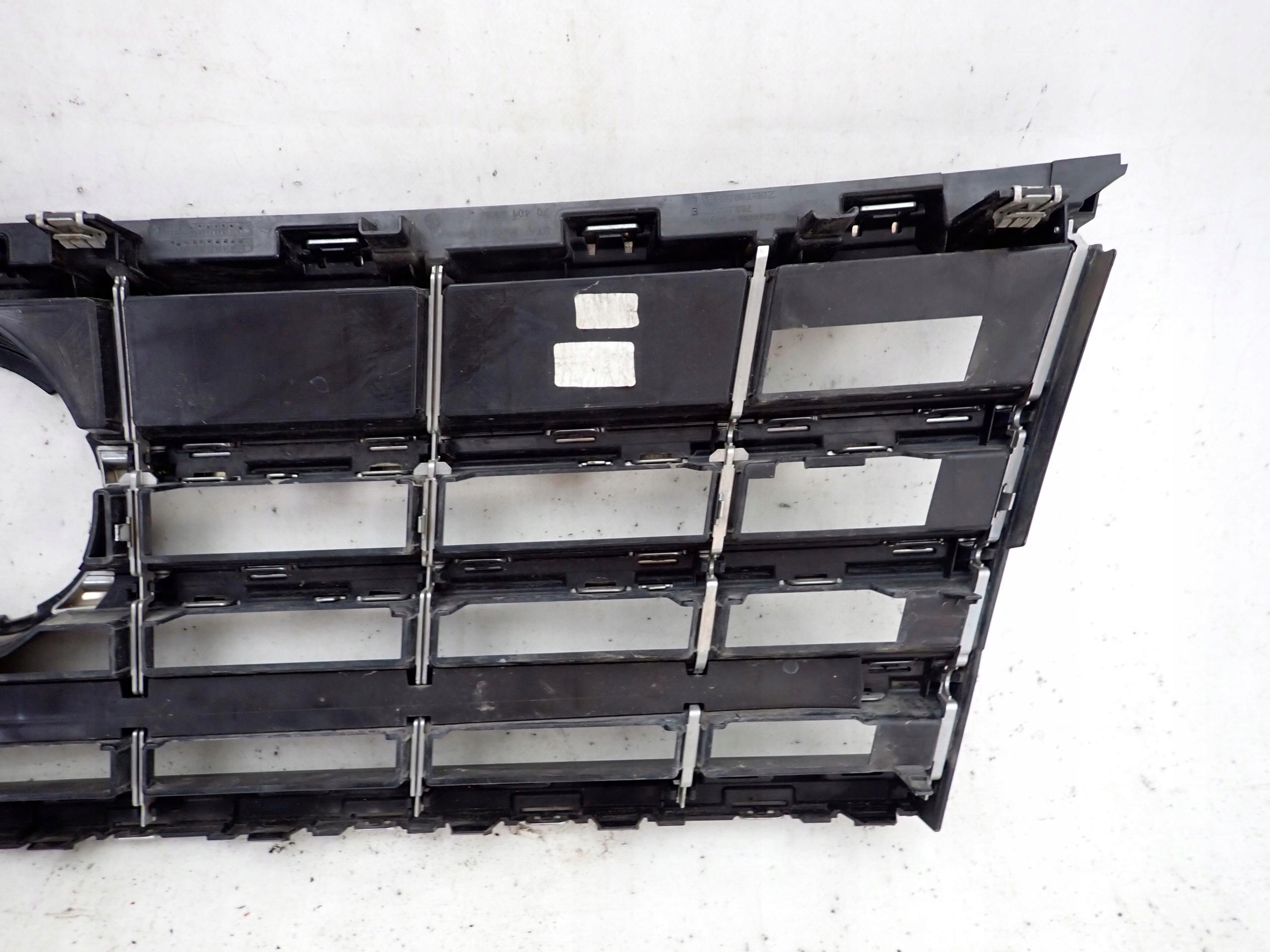 VW TOUAREG III 760 18- grill grille radiator