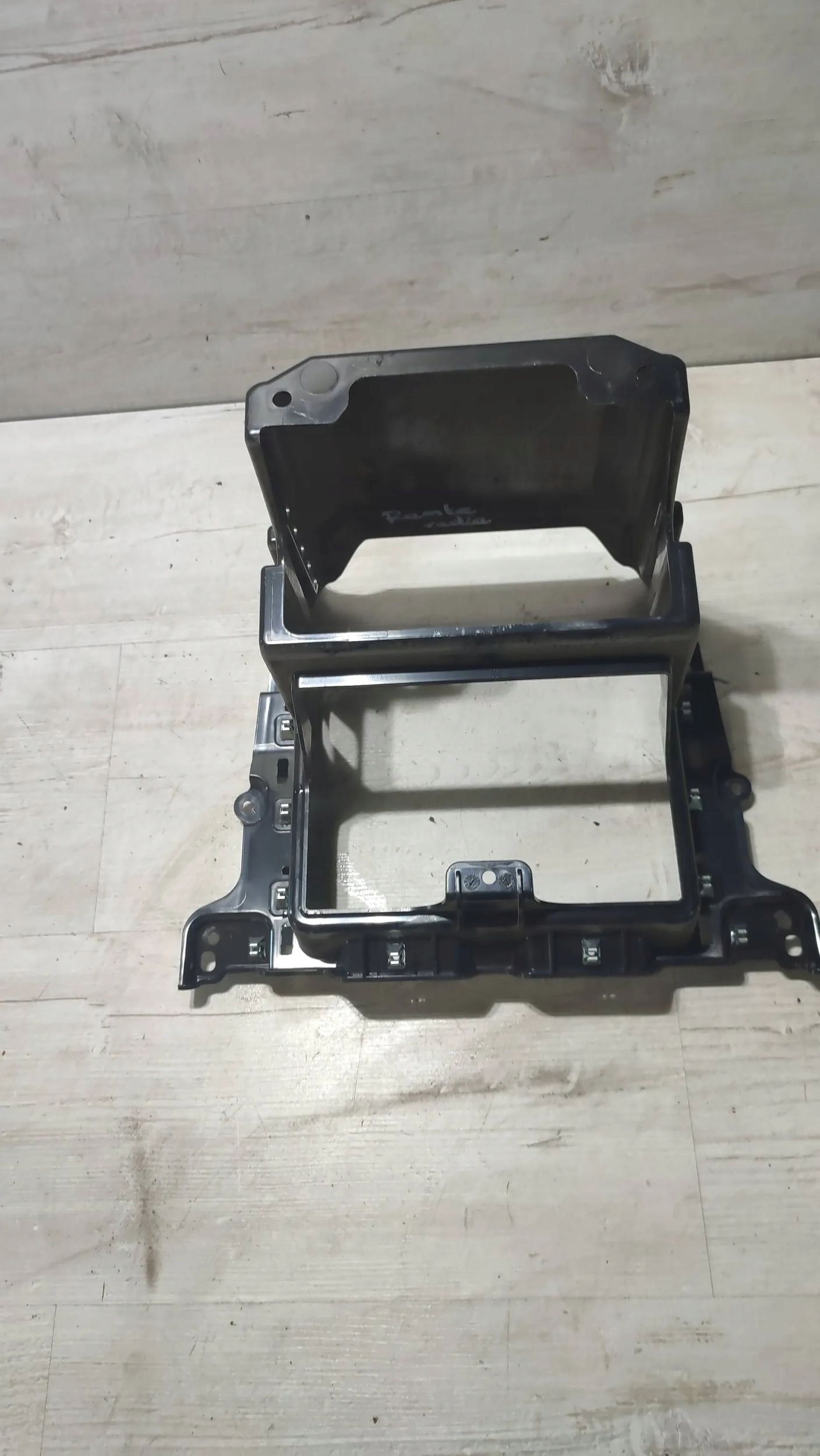 Ford Mondeo MK5 16r 2.0TDCi Support plaque radia