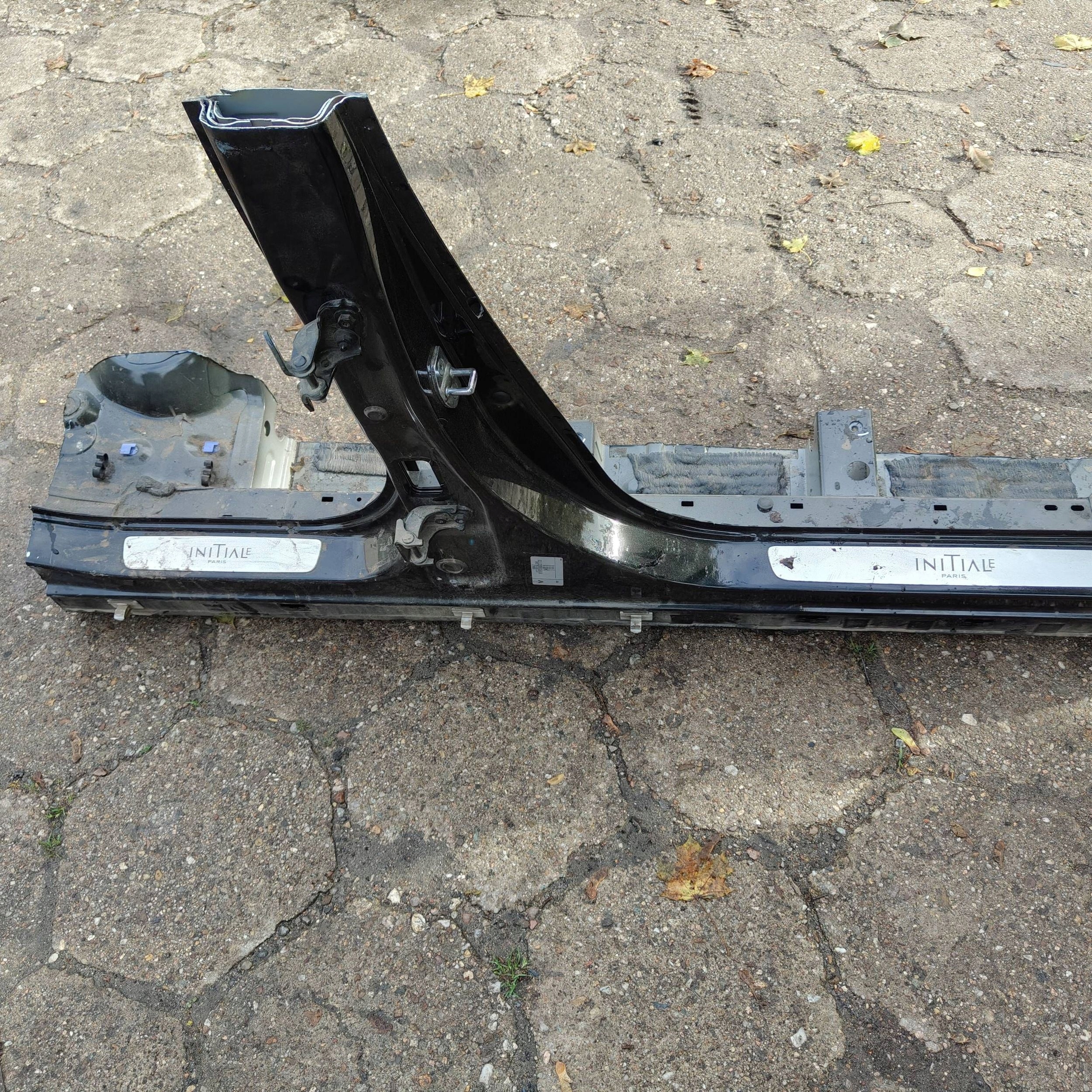Renault Talisman 2016 right side quarter front threshold sedan