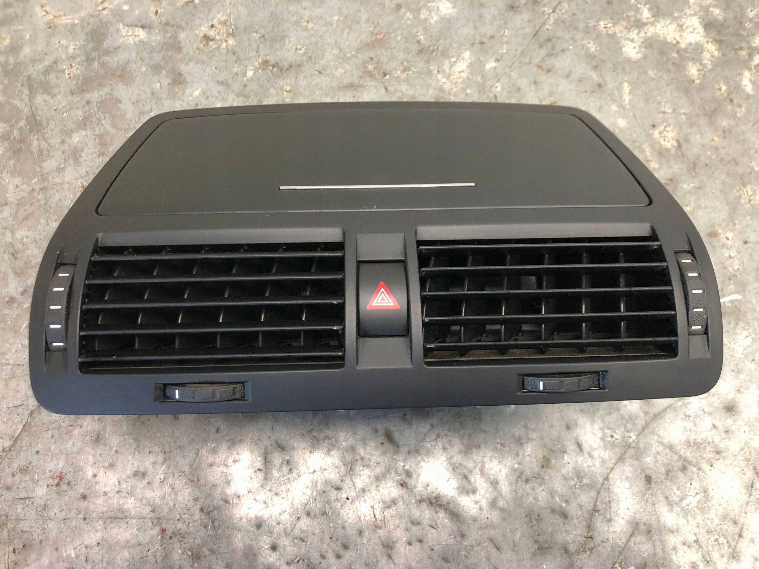 grid air conditioning devices central passenger compartment SKODA OCTAVIA MK2 1Z0820951