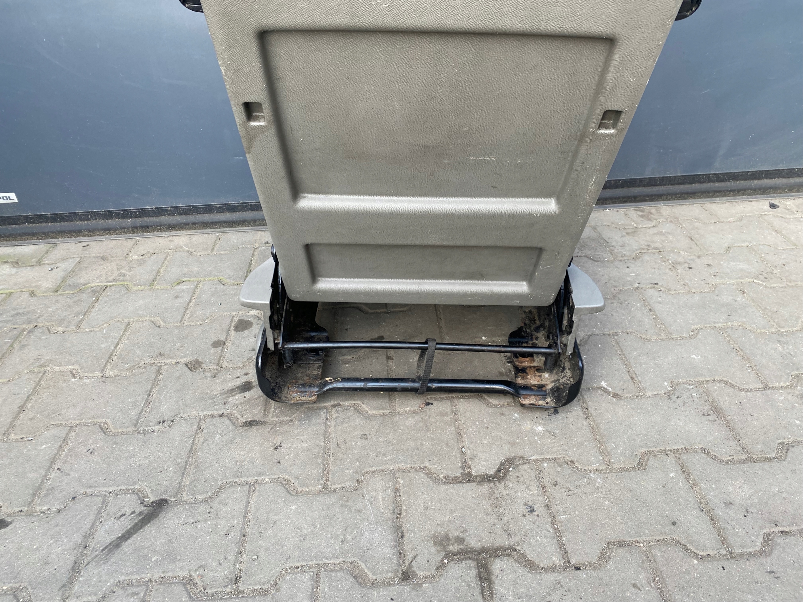 renault KANGOO II 10R кресло правый европа