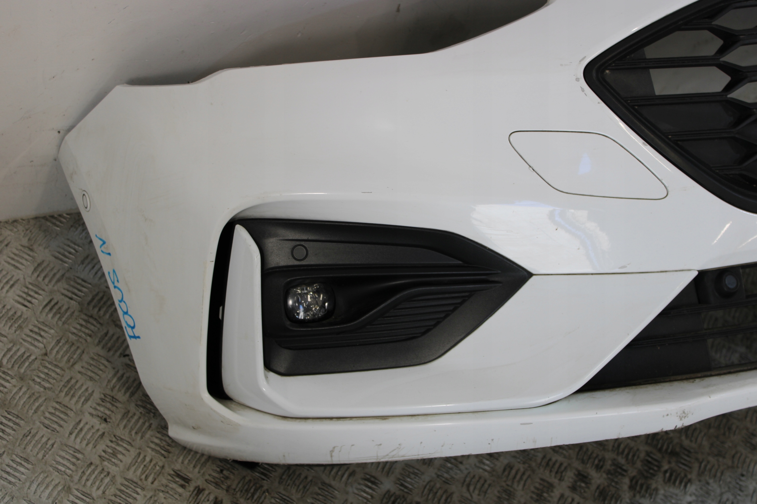 bumper front front 6 X PDC FORD FOCUS MK4 ST-LINE