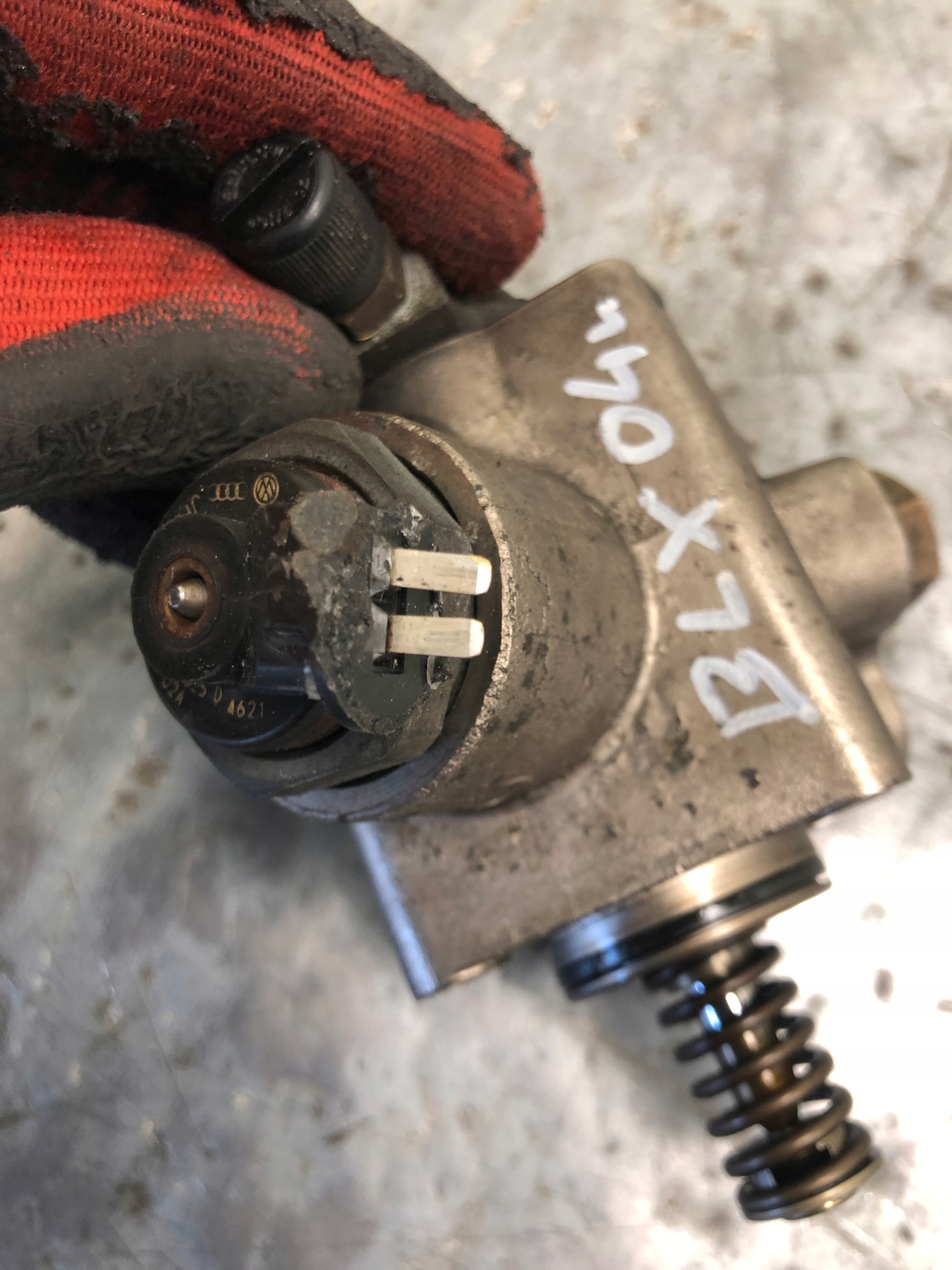feed pump BLX 2.0 FSI VW GOLF V 06F127025D