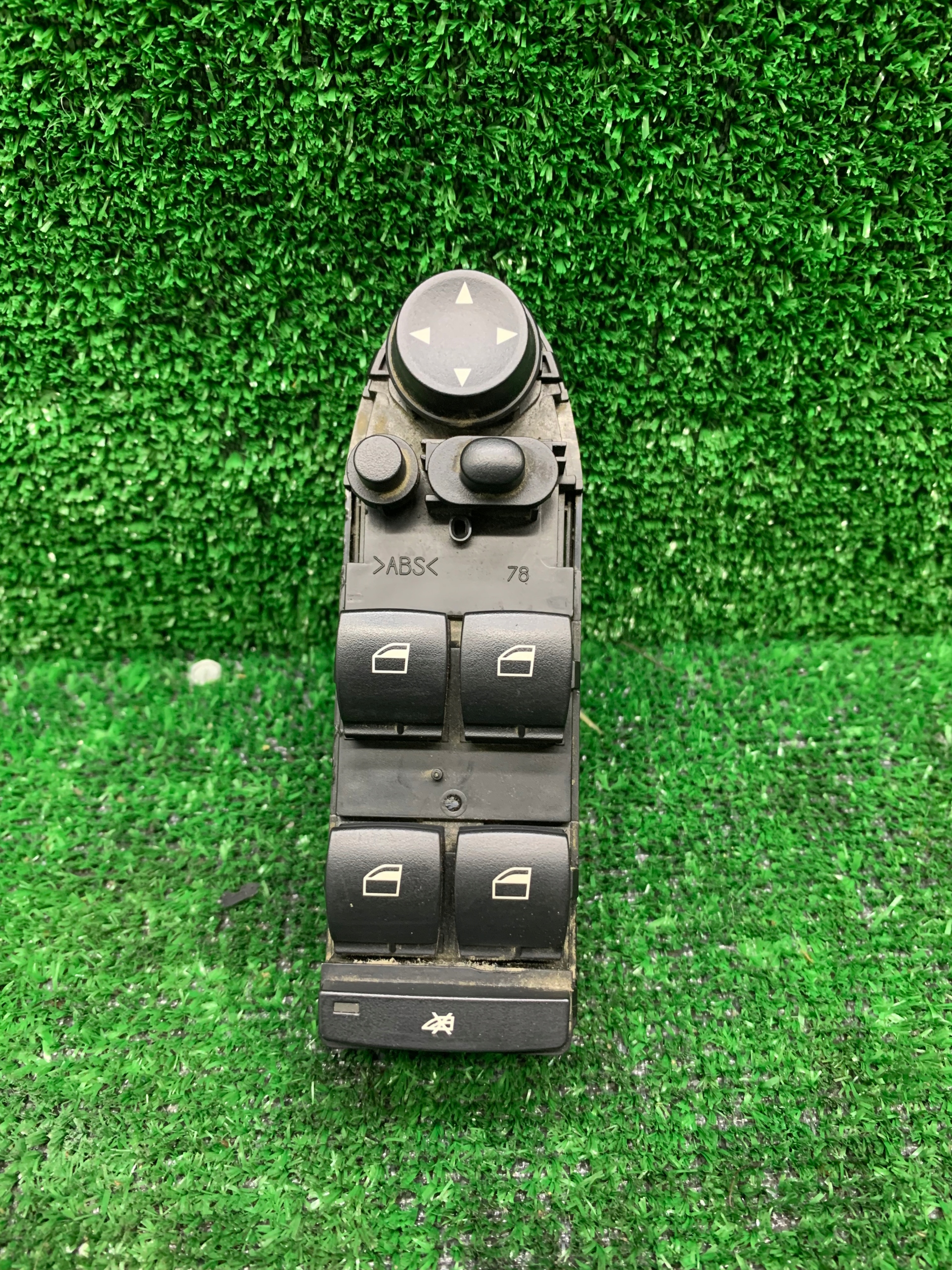 BMW E60 E61 PRZEŁĄCZNIK SZYB LEWY PRZÓD 9122111