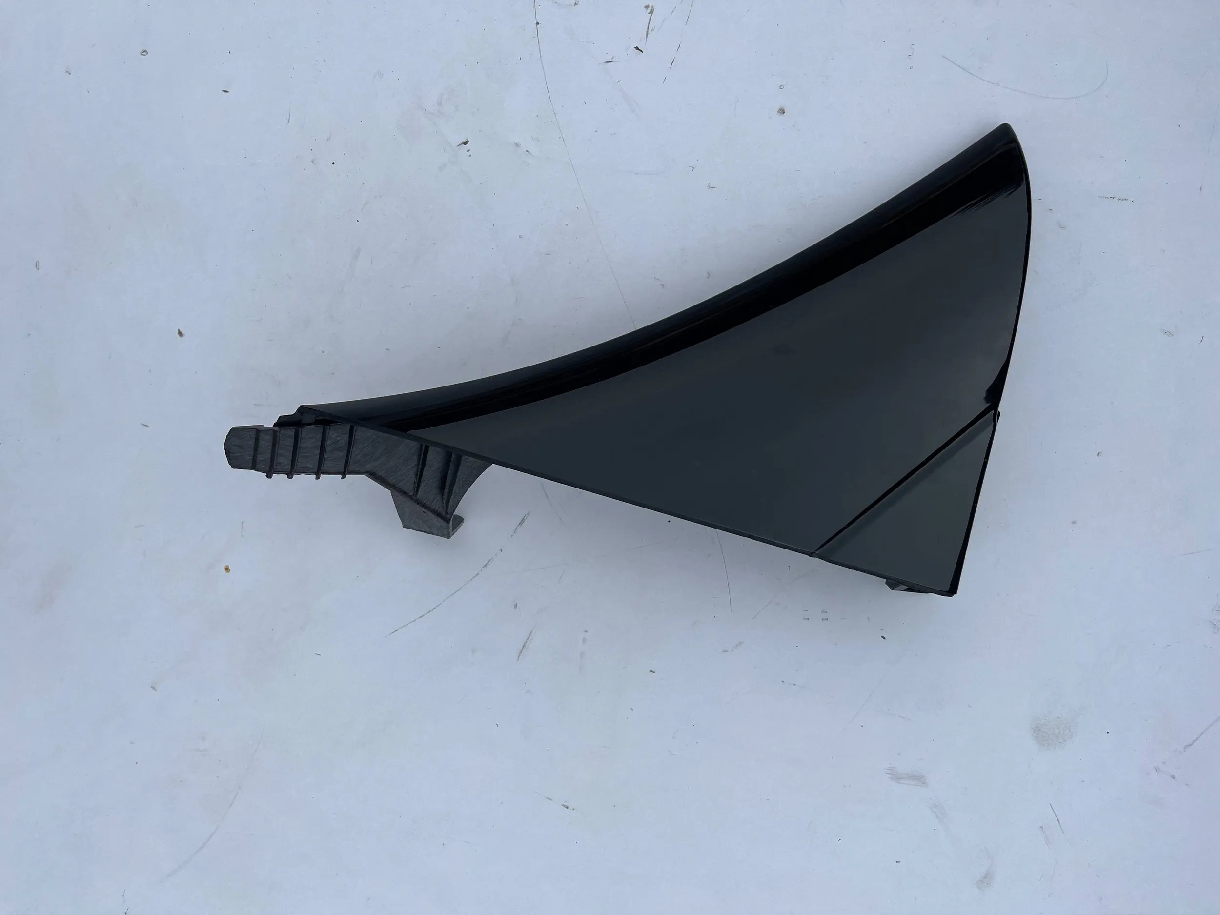 FIAT DOBLO II ТРИКУТНИК КРИШКА РЕШІТКА ЛІВА