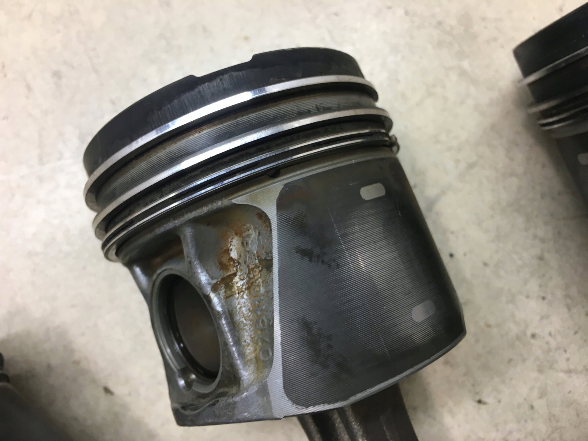 píst KORBOWOD A4 B6 2.5 TDI 078118HSRI 065AM