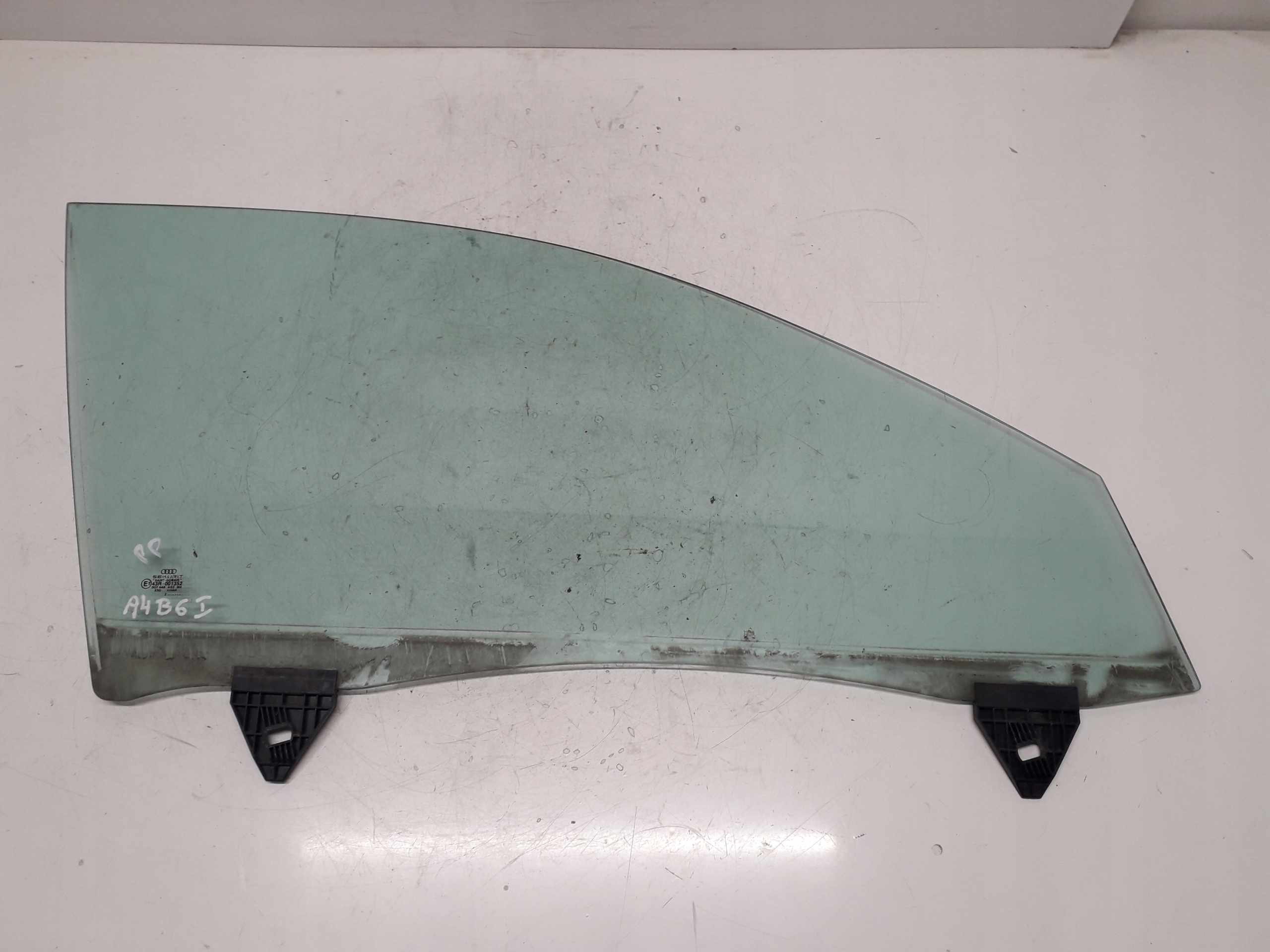 AUDI A4 B6 00-06 SEDAN SZYBA PRAWA PRZÓD 43R-001352