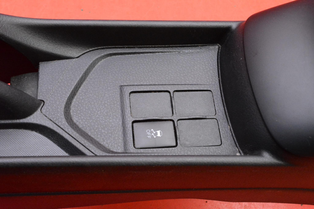 TUNEL mitte EU TOYOTA YARIS 3 III LIFT 17-19
