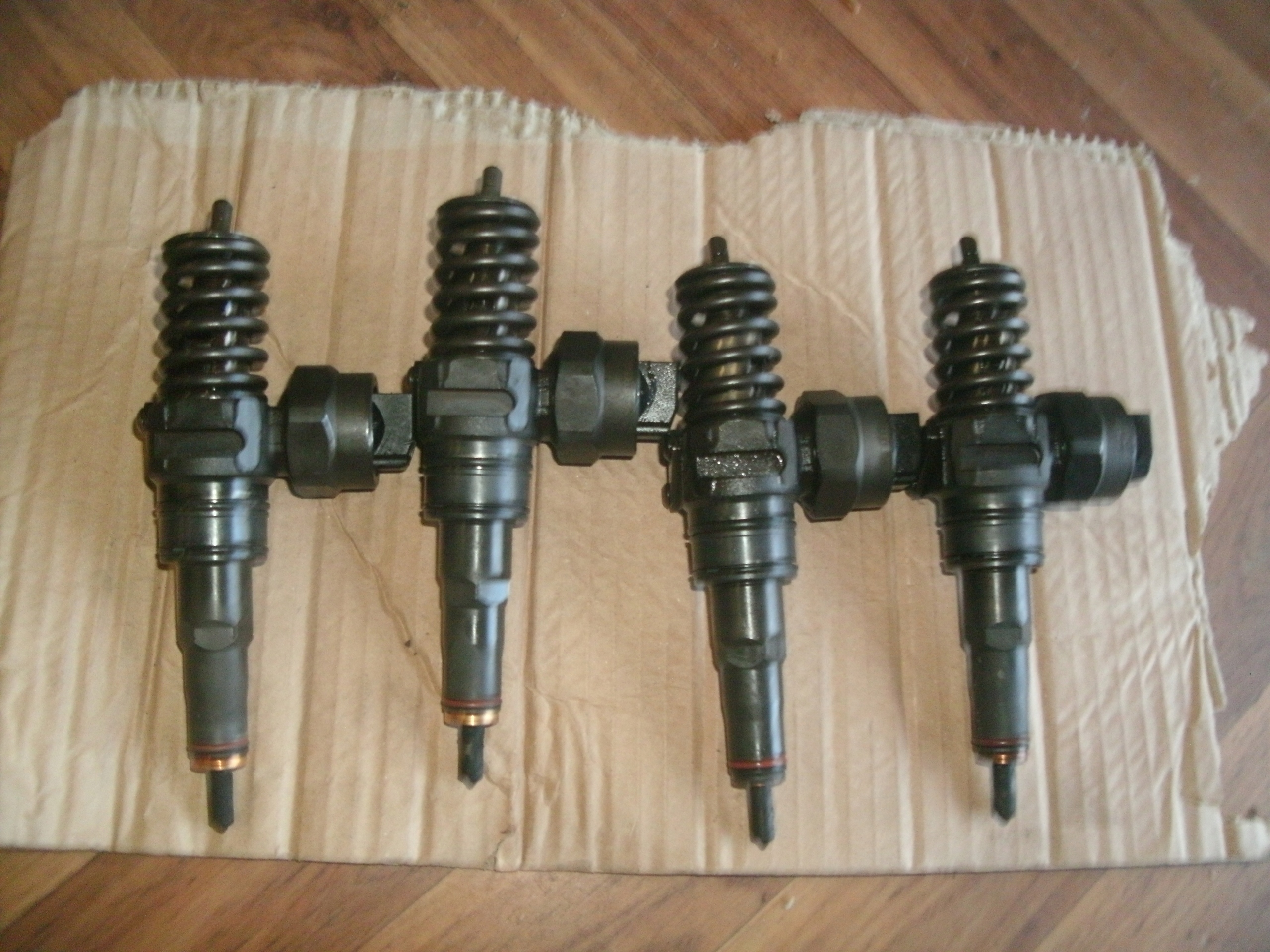 насос форсунка vw Audi seat 1.9 2.0 tdi 038130073AL