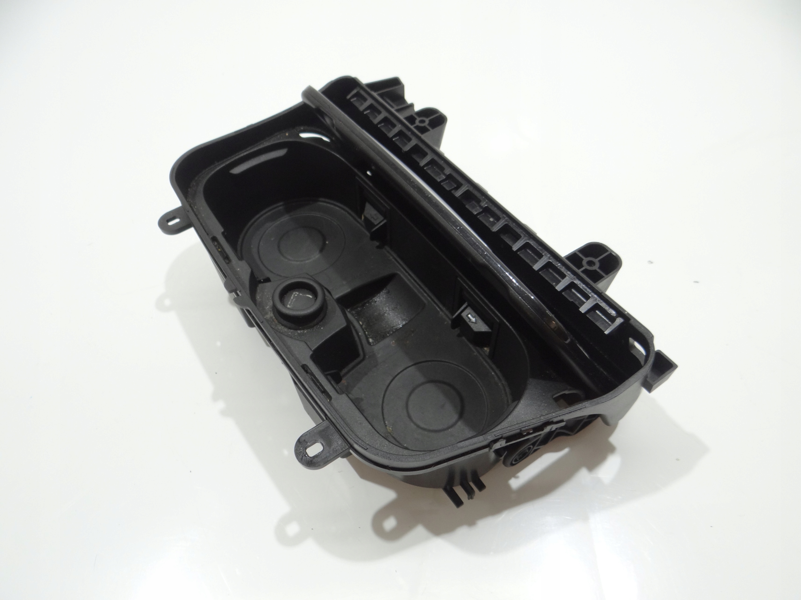 passenger compartment bracket for KUBKI BMW F07 GT 9142170