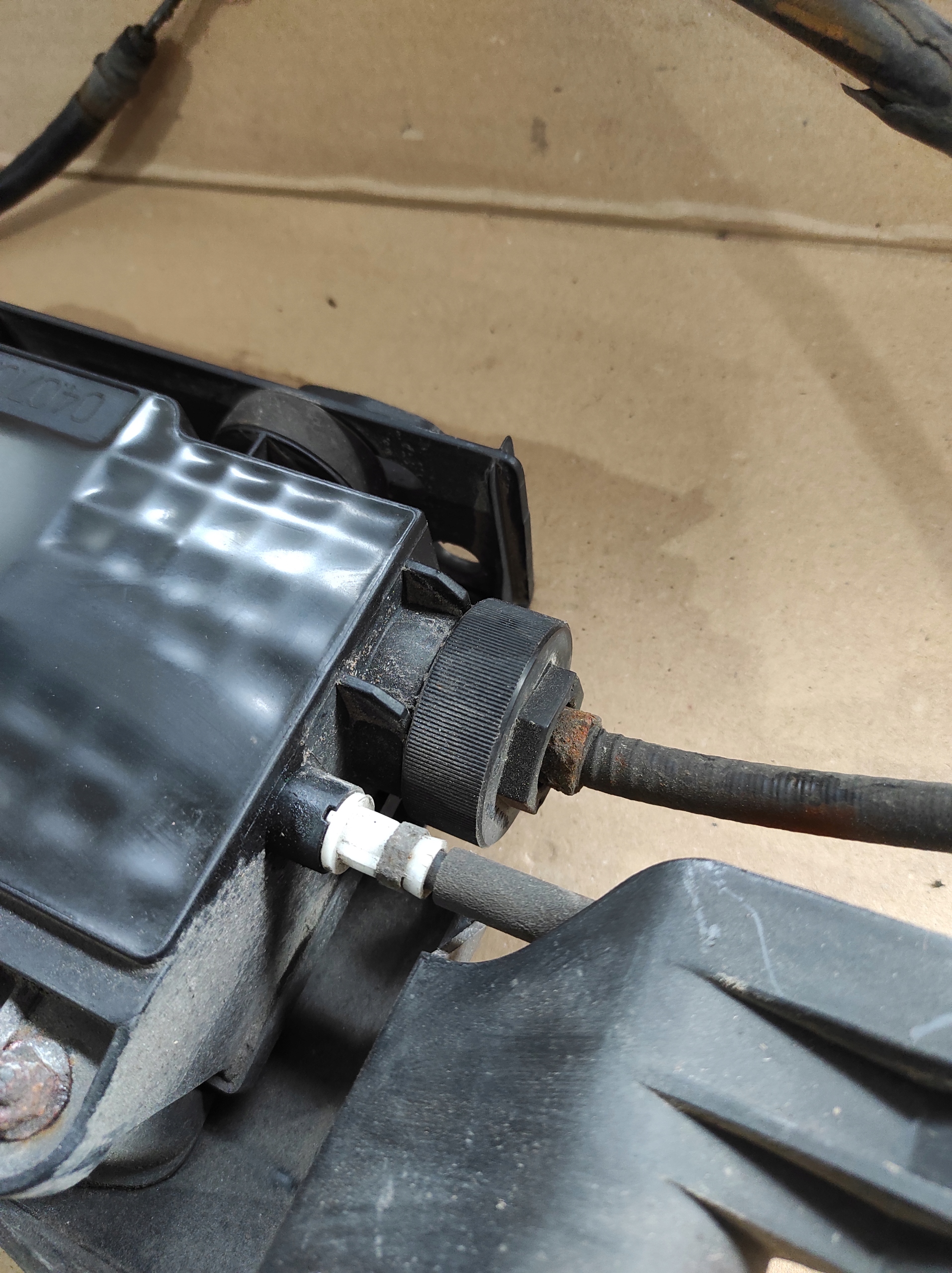 HAMULEC RĘCZNY ELEKTRYCZNY RENAULT SCENIC II 8200734627 Producent części Renault OE