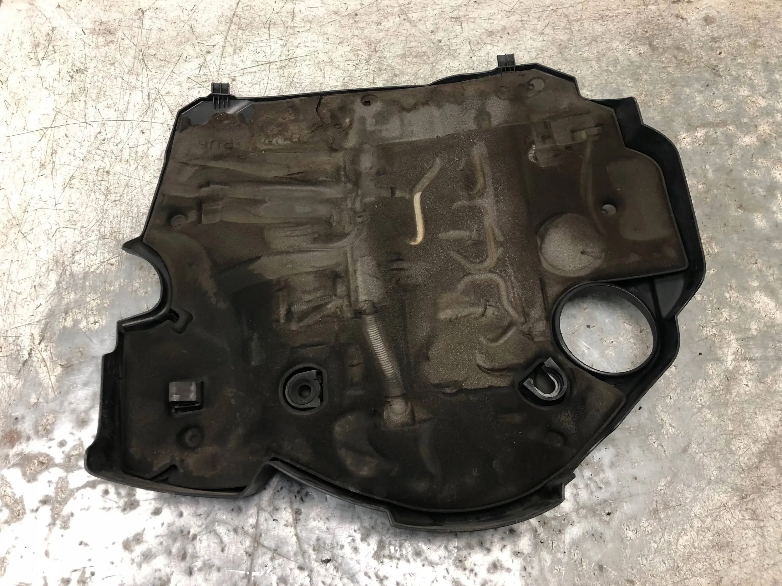 Abdeckung Blende Abdeckung DES MOTORS BMW E87 LCI 7797410