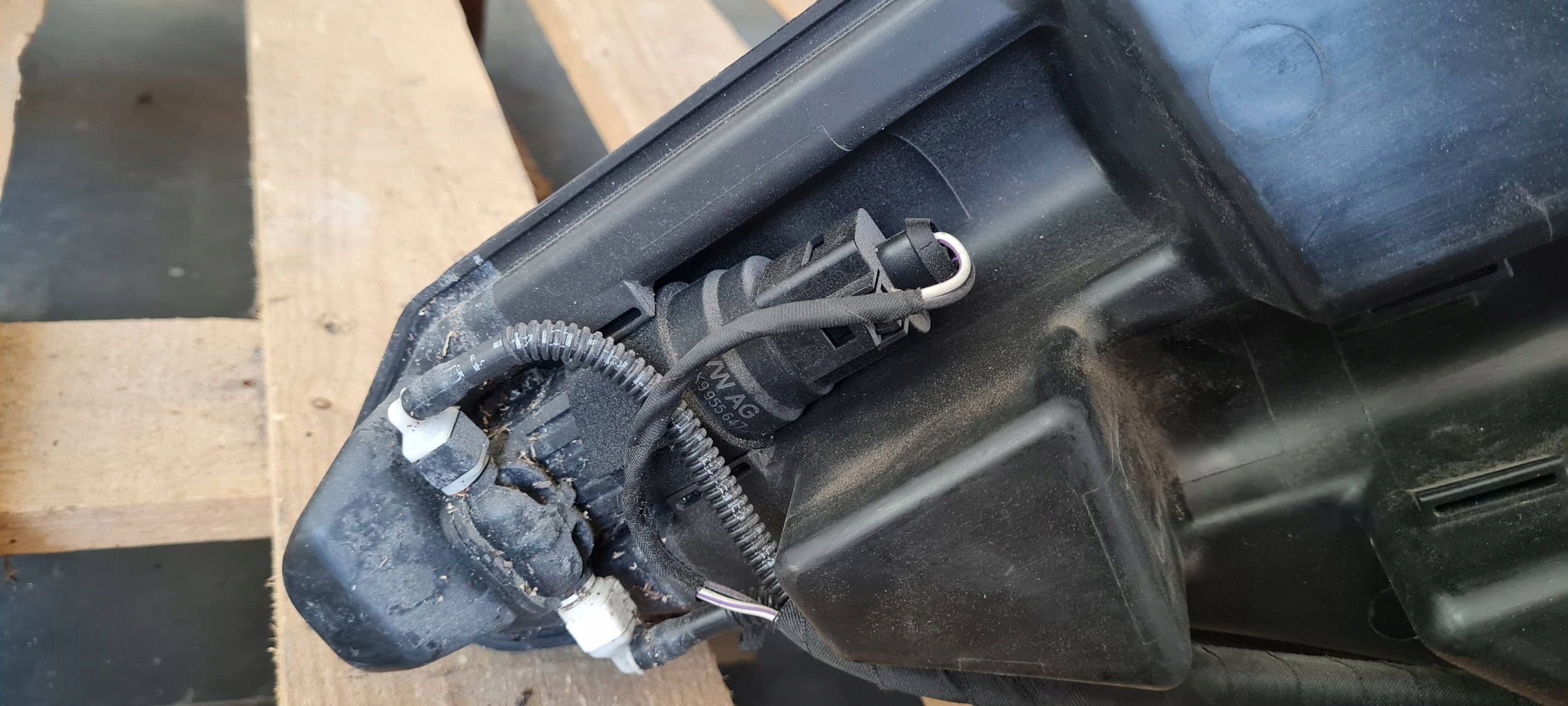 Q5 80A SQ5 washer fluid tank 80A955451B 80A955451C