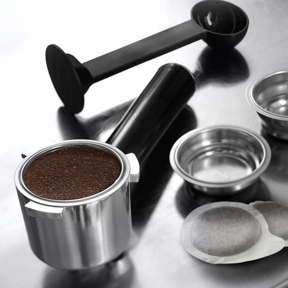 Ekspres kolbowy DeLonghi Dedica Style EC 685.BK na saszetki ESE – czarny Model EC 685.BK