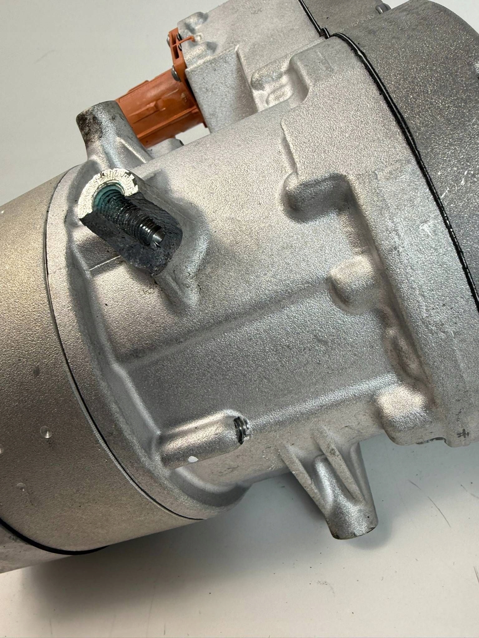 BMW i4 G26 5A7D233 компрессор кондиционера