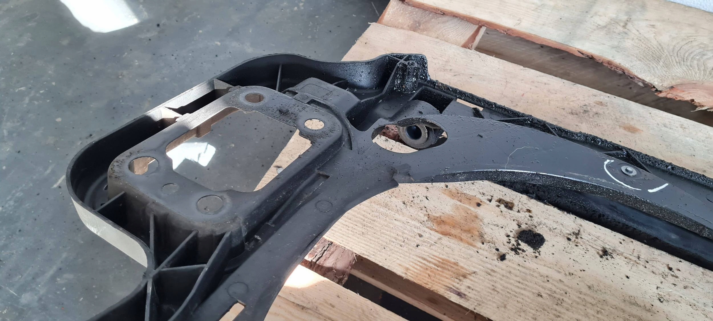 A6 C6 LIFT support panel for radiators pillar iron 4F0805594H