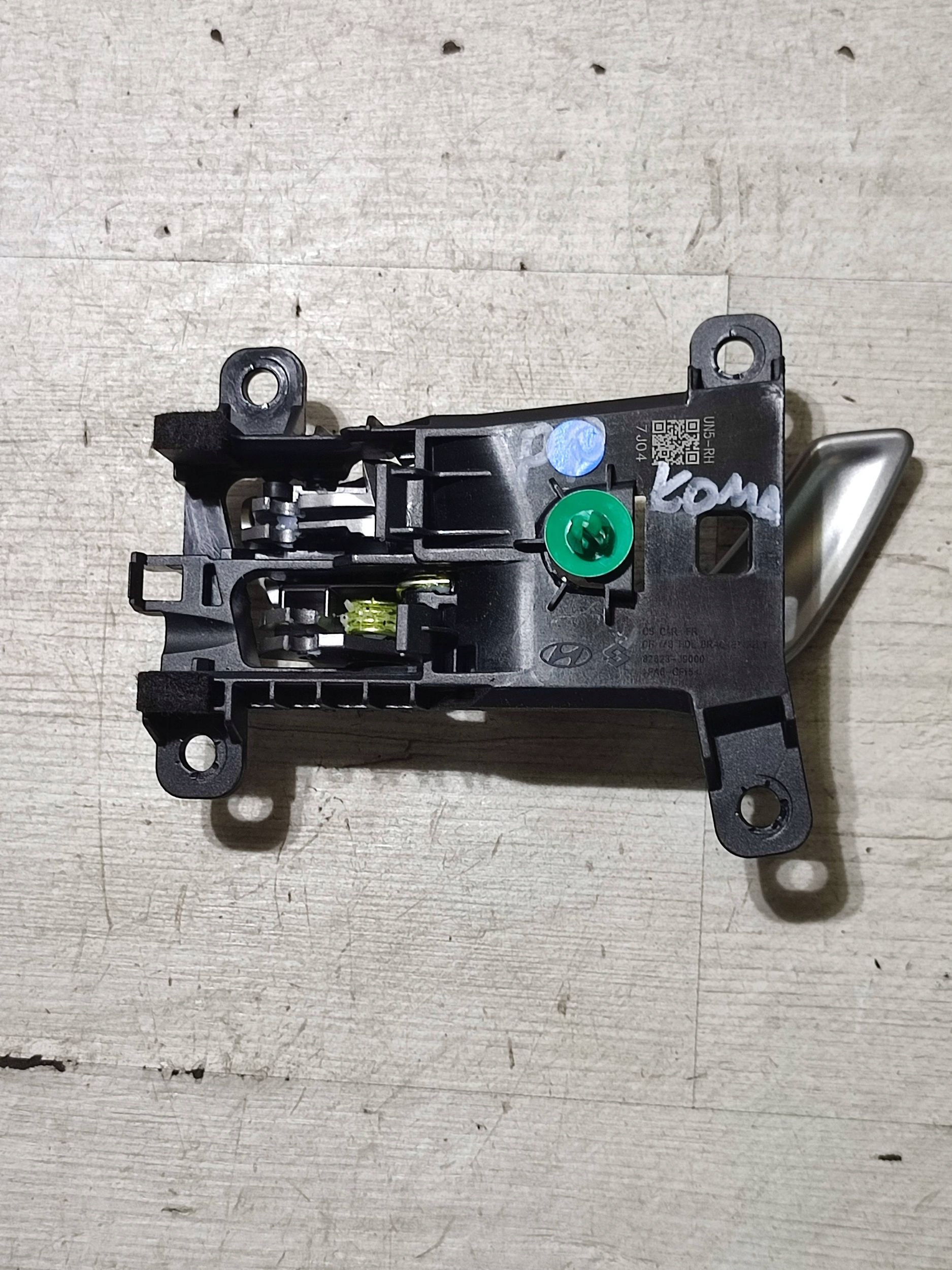 Hyundai Kona and 2018 front side right handle inner