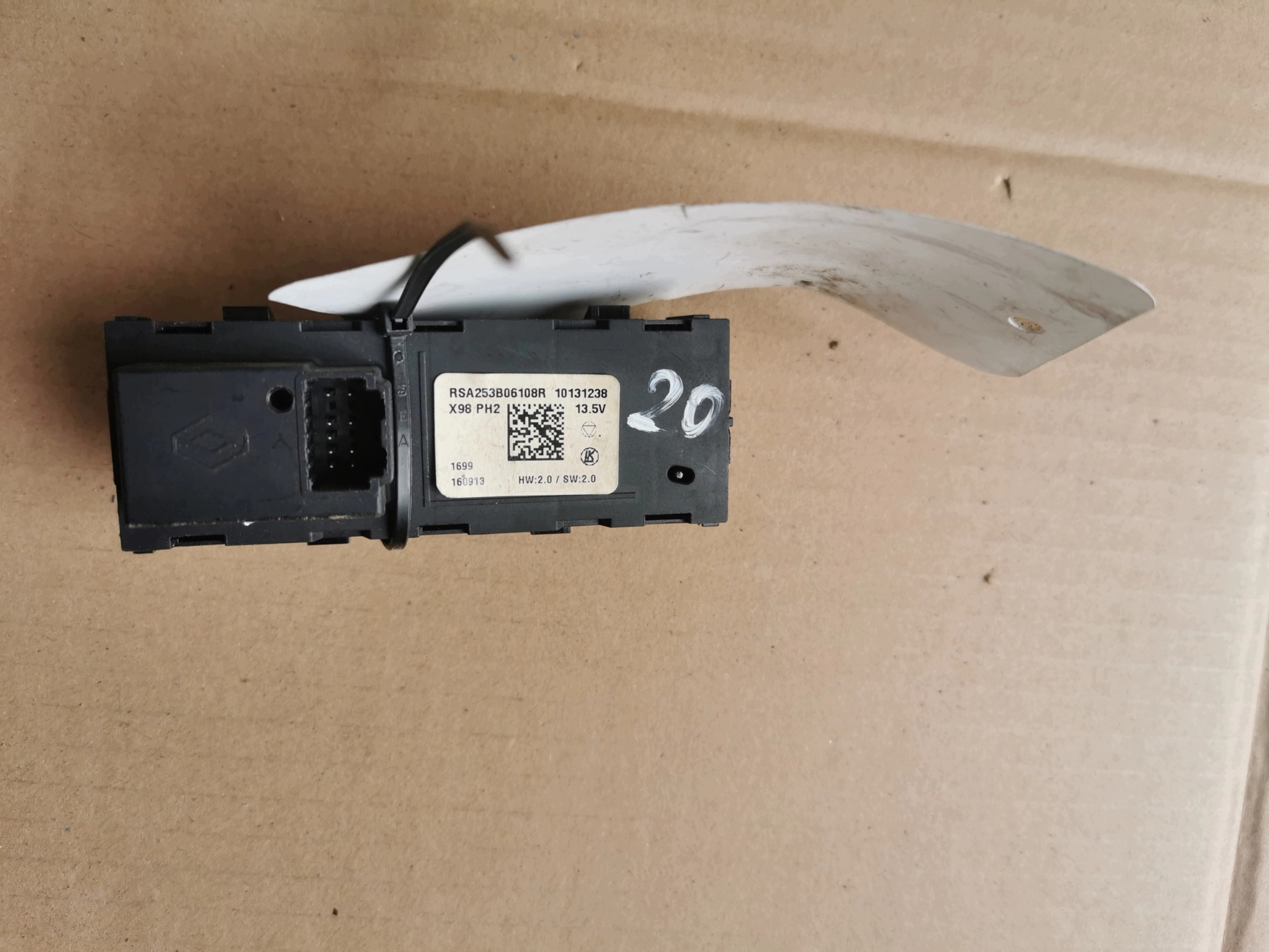 CLIO 4 IV switch MULTIMEDIALNY MULTIFUNKCJI 10131238 253B06108R