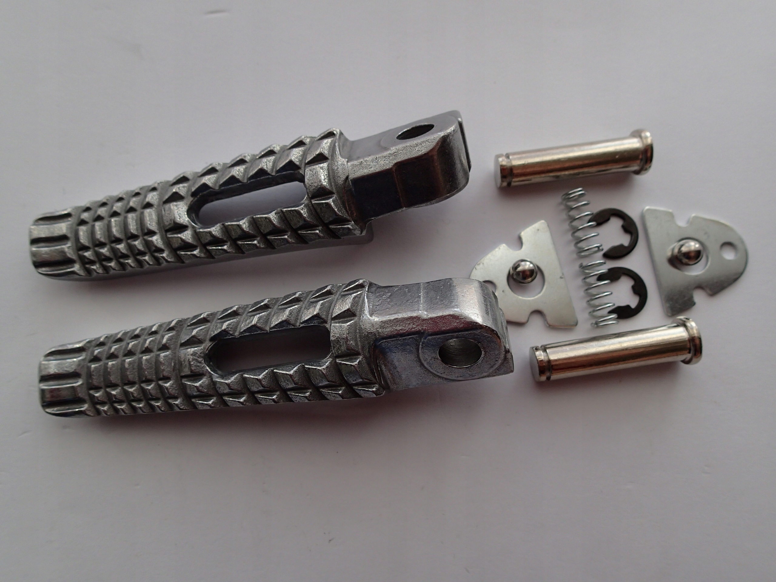 PODNÓŻKI pasażera SUZUKI GSX-R GSXR 600,750,1000