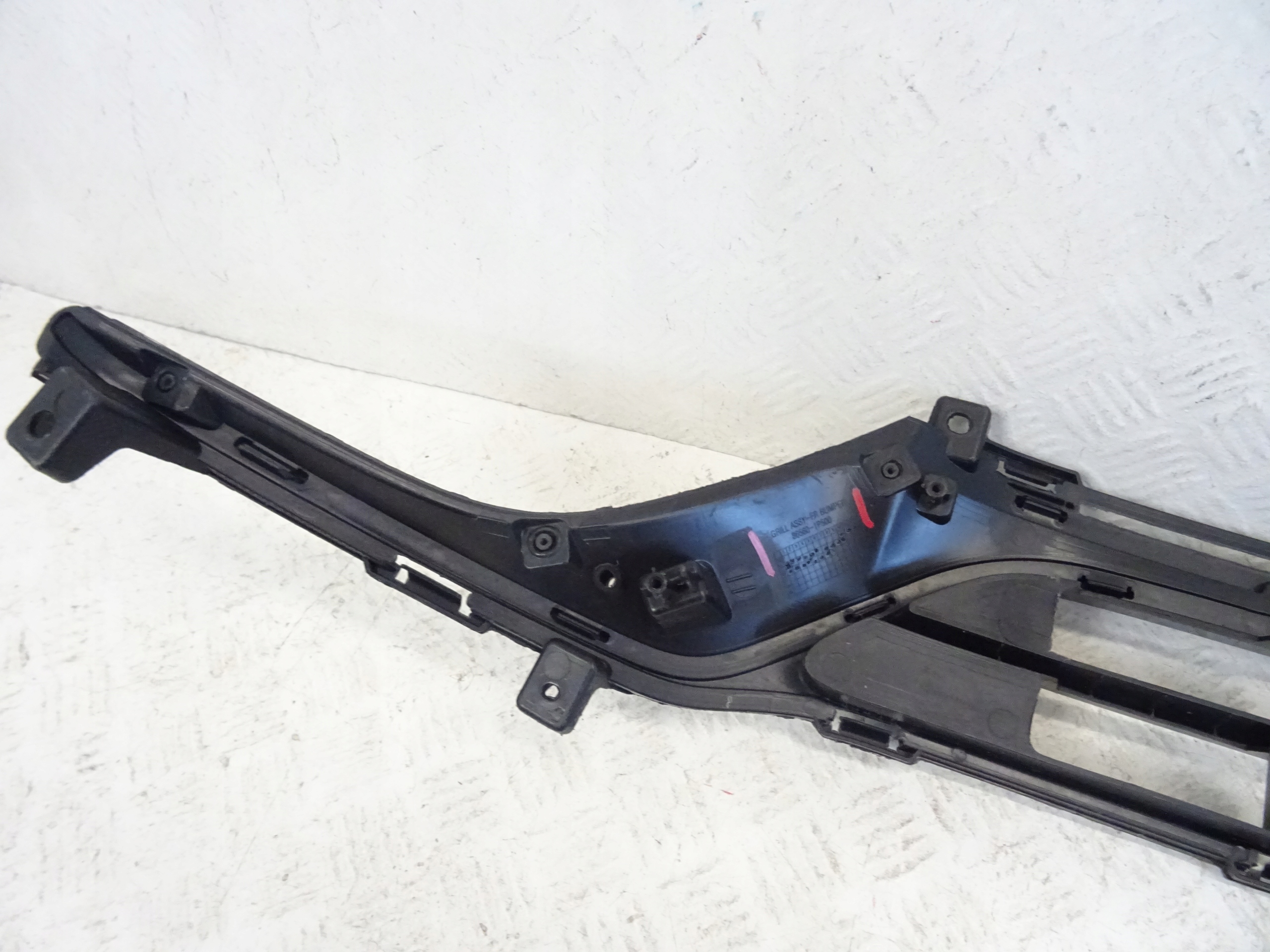 grid of a bumper front front central KIA VENGA LIFT 86560-1P500