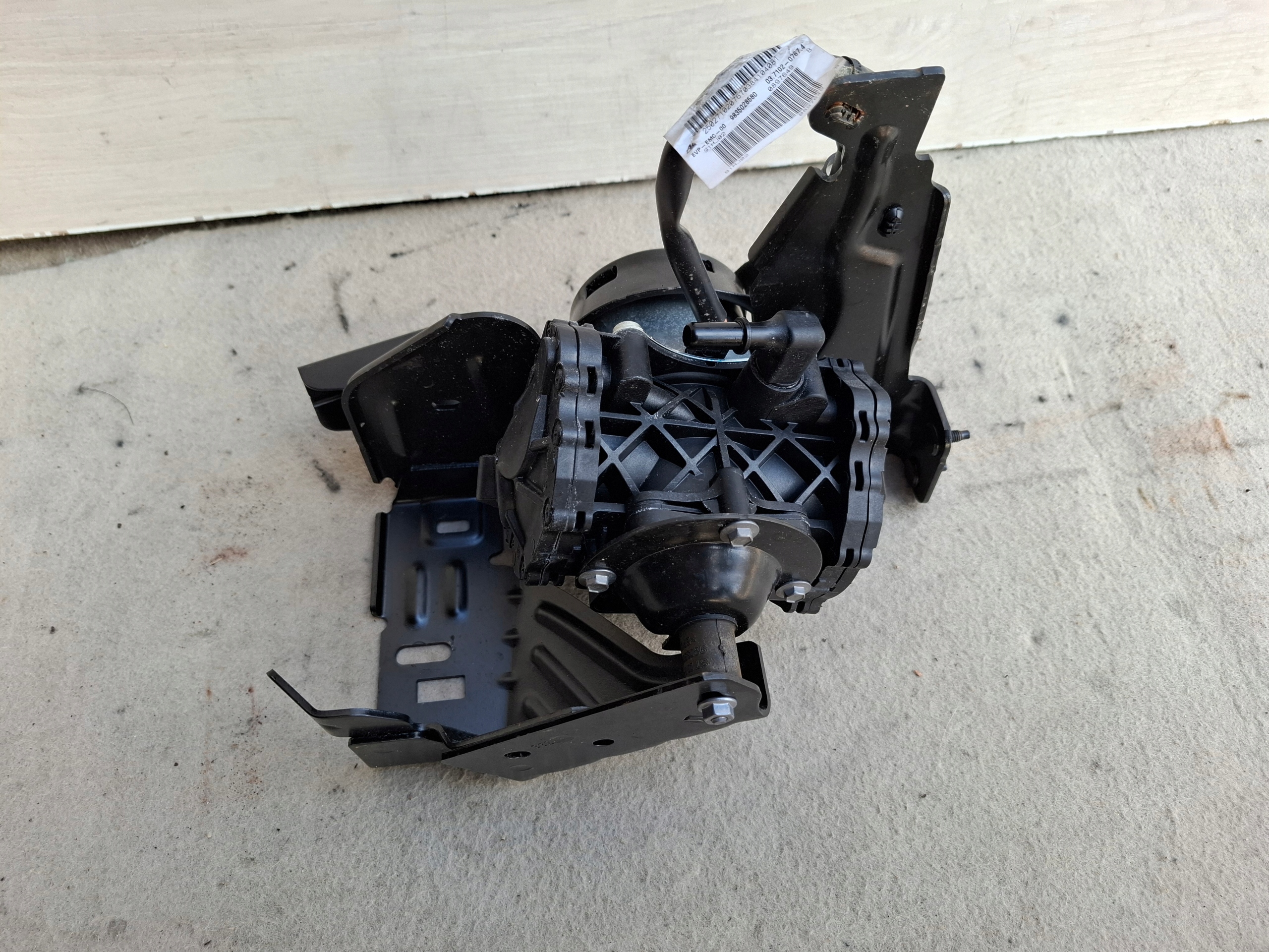 pump VACUM electrical PEUGEOT 9835028580