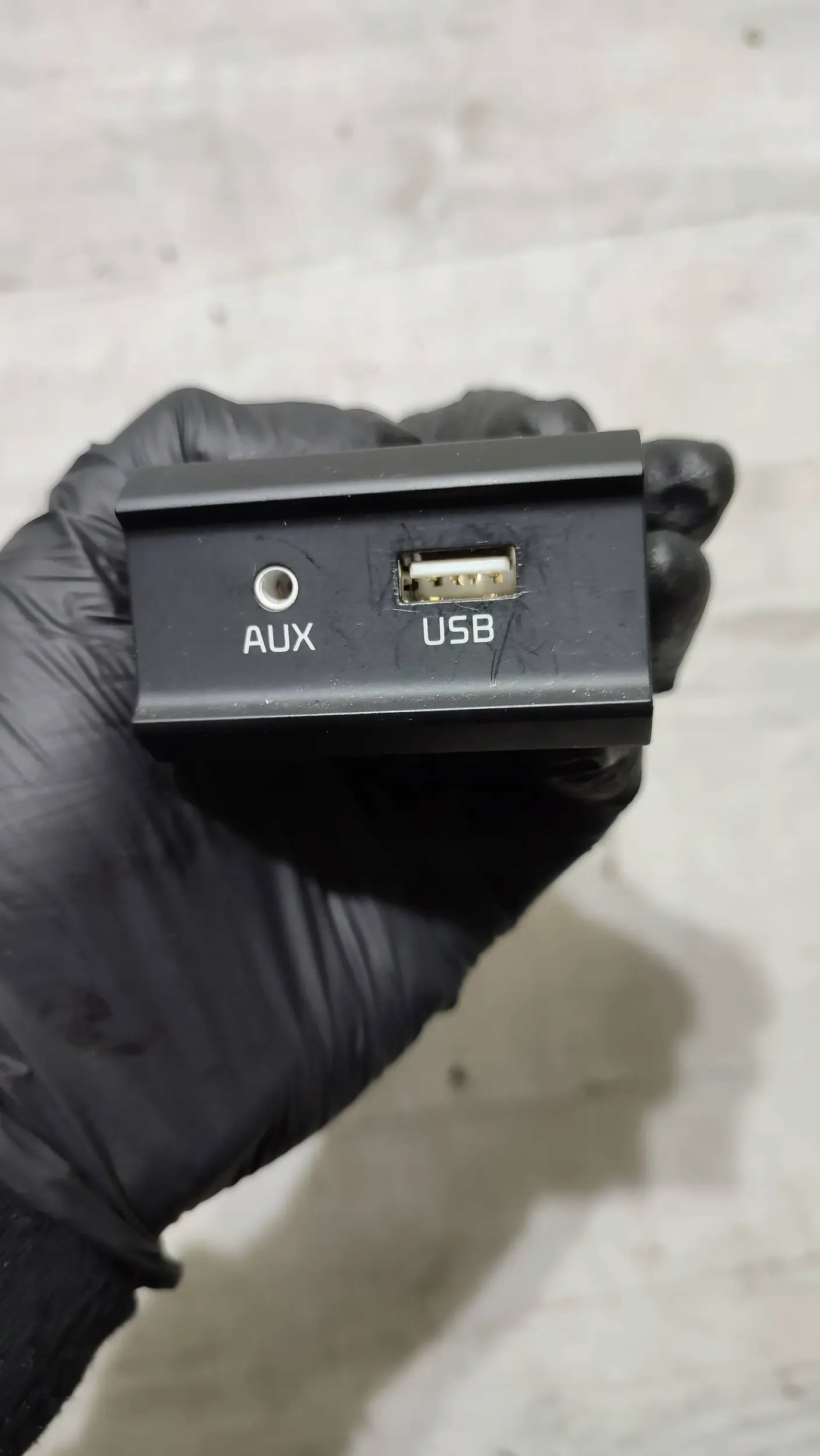 KIA Rio IV 18r Adapter, Stecker Zlacze USB