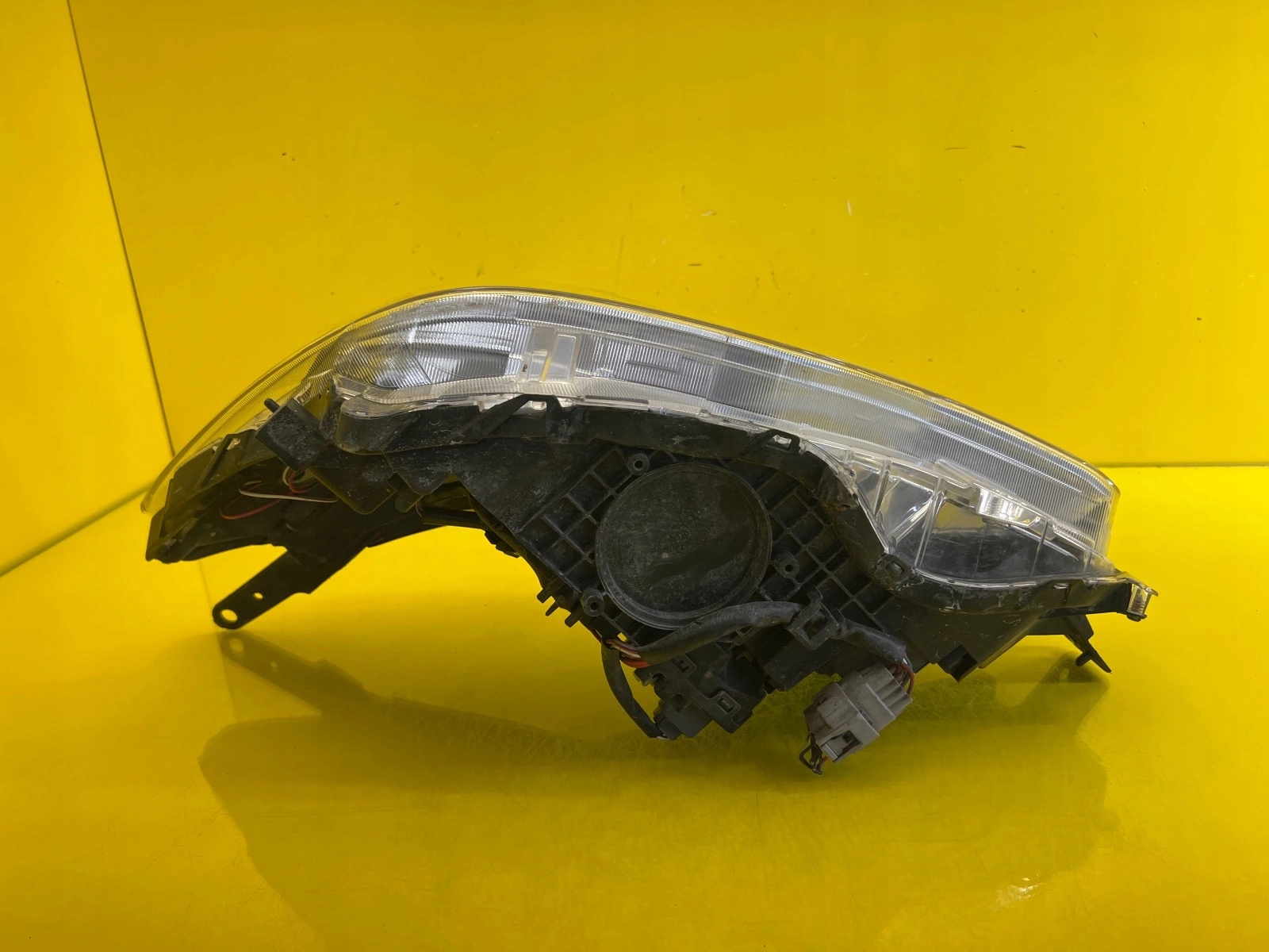 light right front Subaru Impreza XV 2011