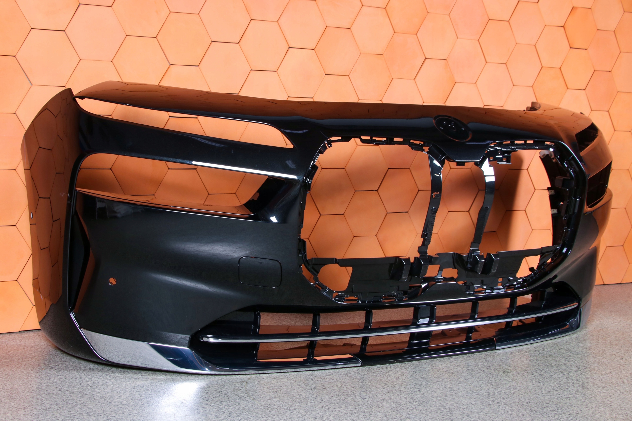 BMW 7 G70 i7 bumper front front colour 475