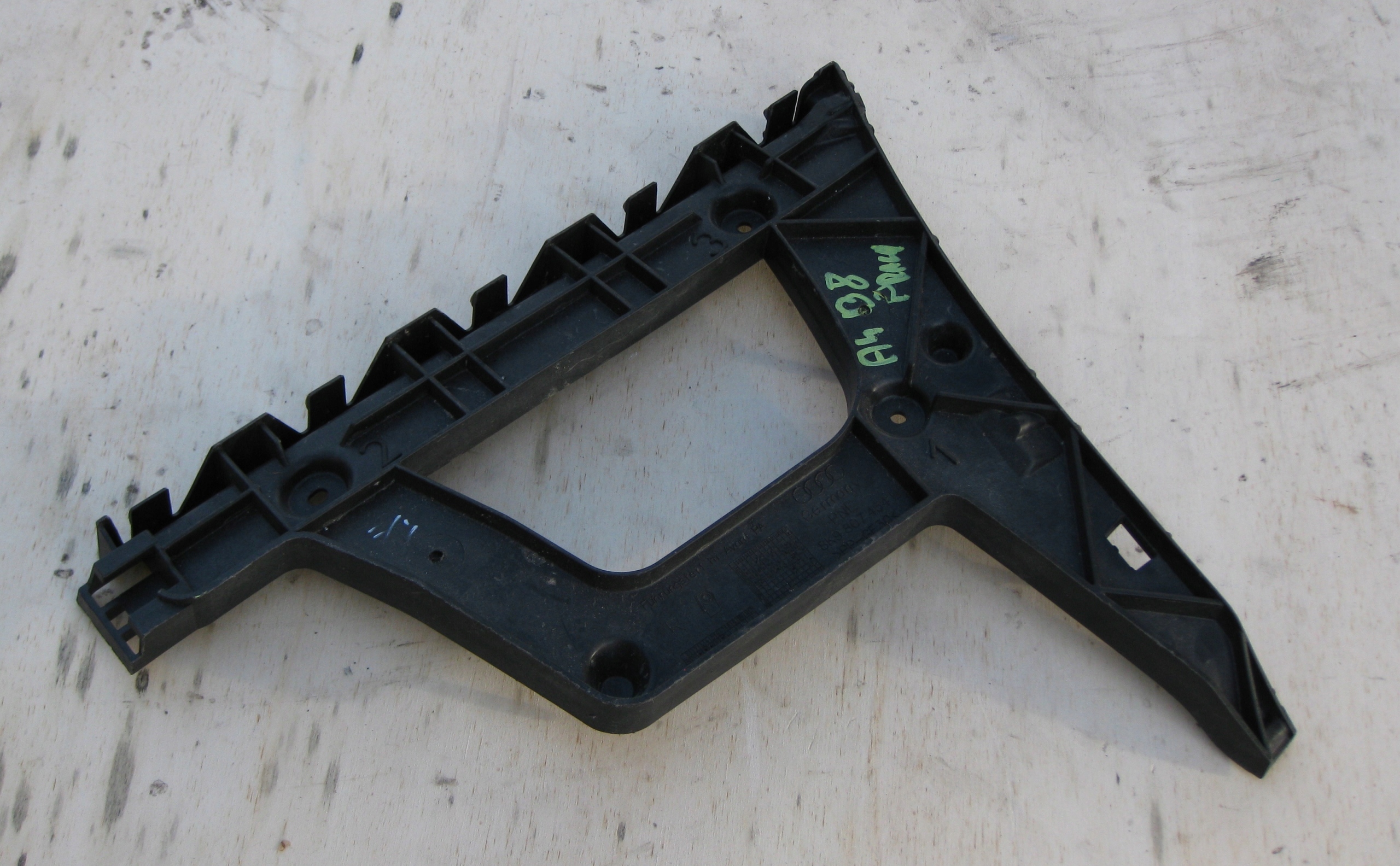AUDI A4 8K KOMBI supporto destra posteriore 8K9807454B