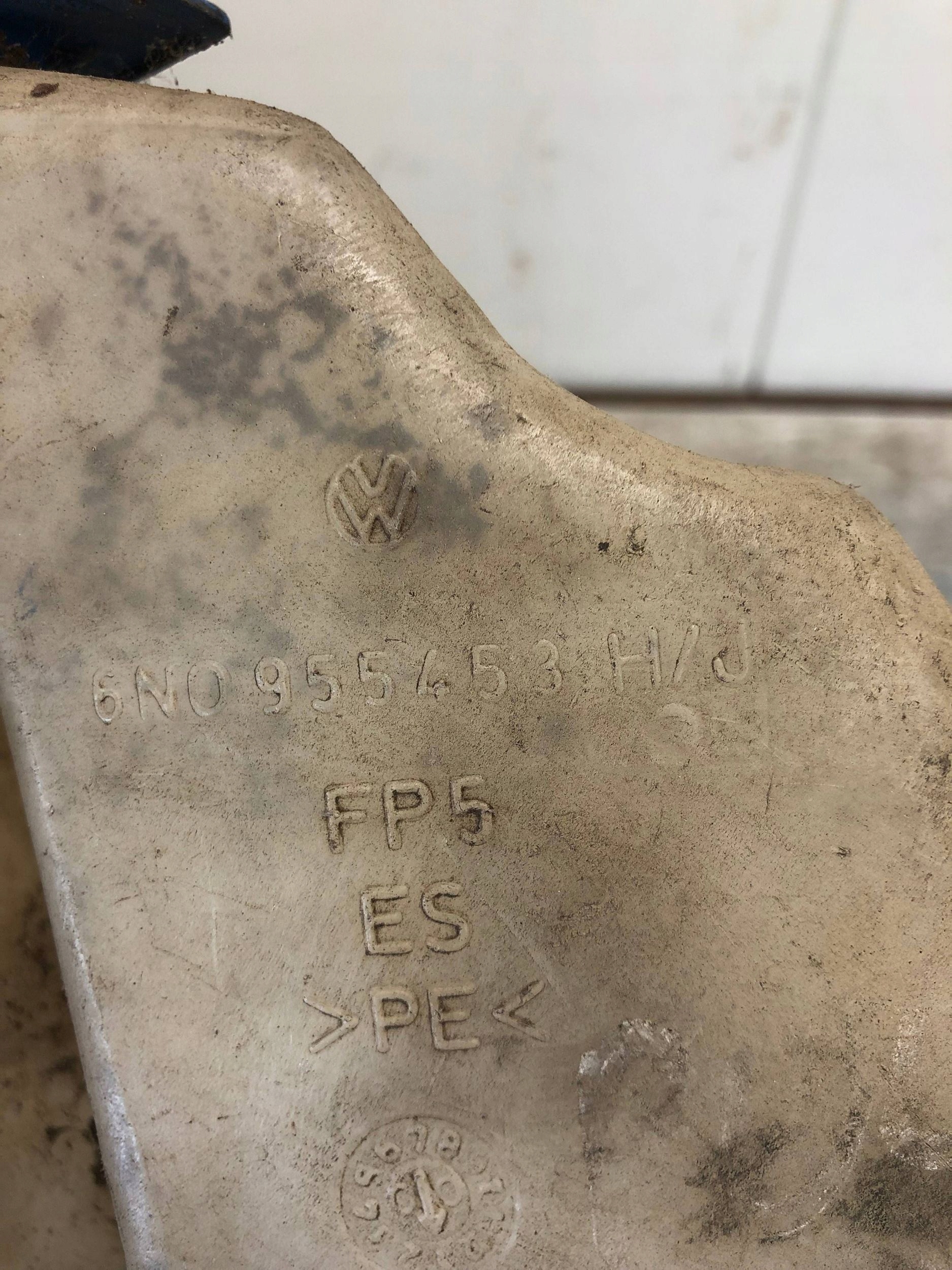washer fluid tank VW POLO III 6N0955453