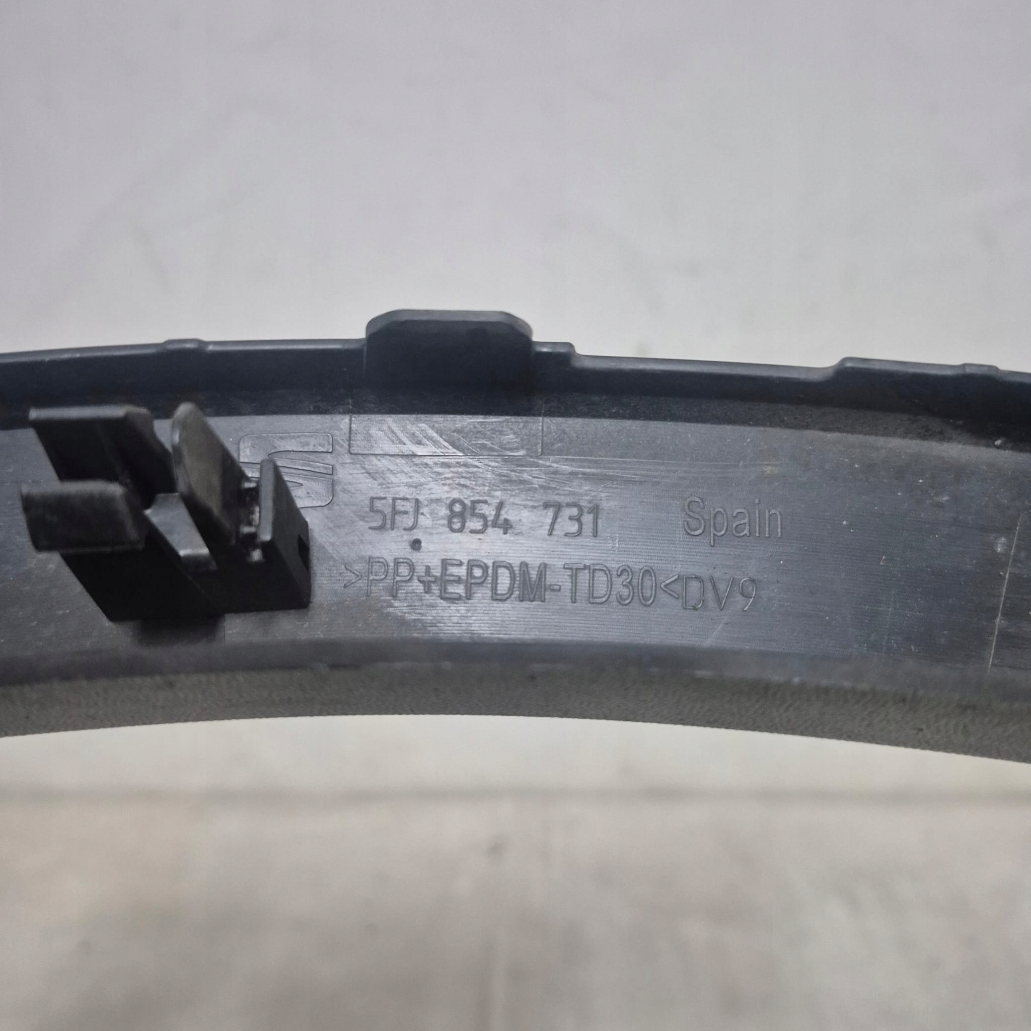 SEAT TARRACO 18-24 moulding cap left front