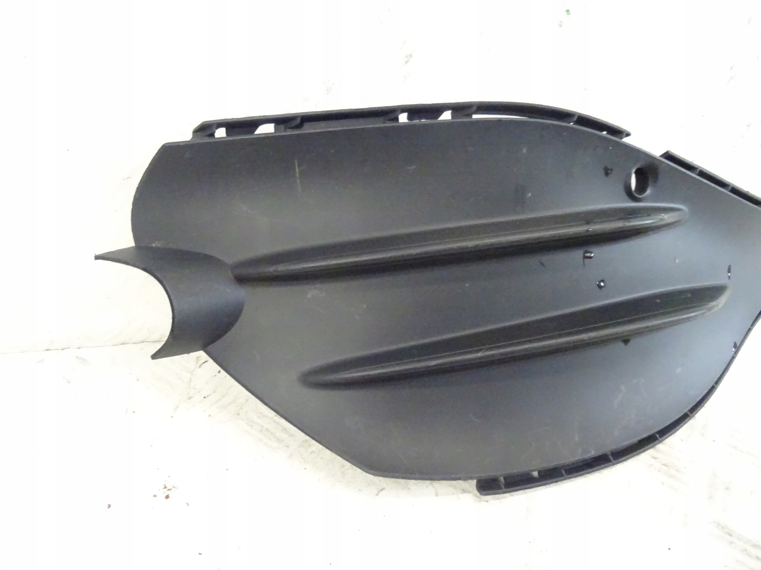 grid of a bumper front front left MERCEDES EQA EQB W243 AMG A2438857201