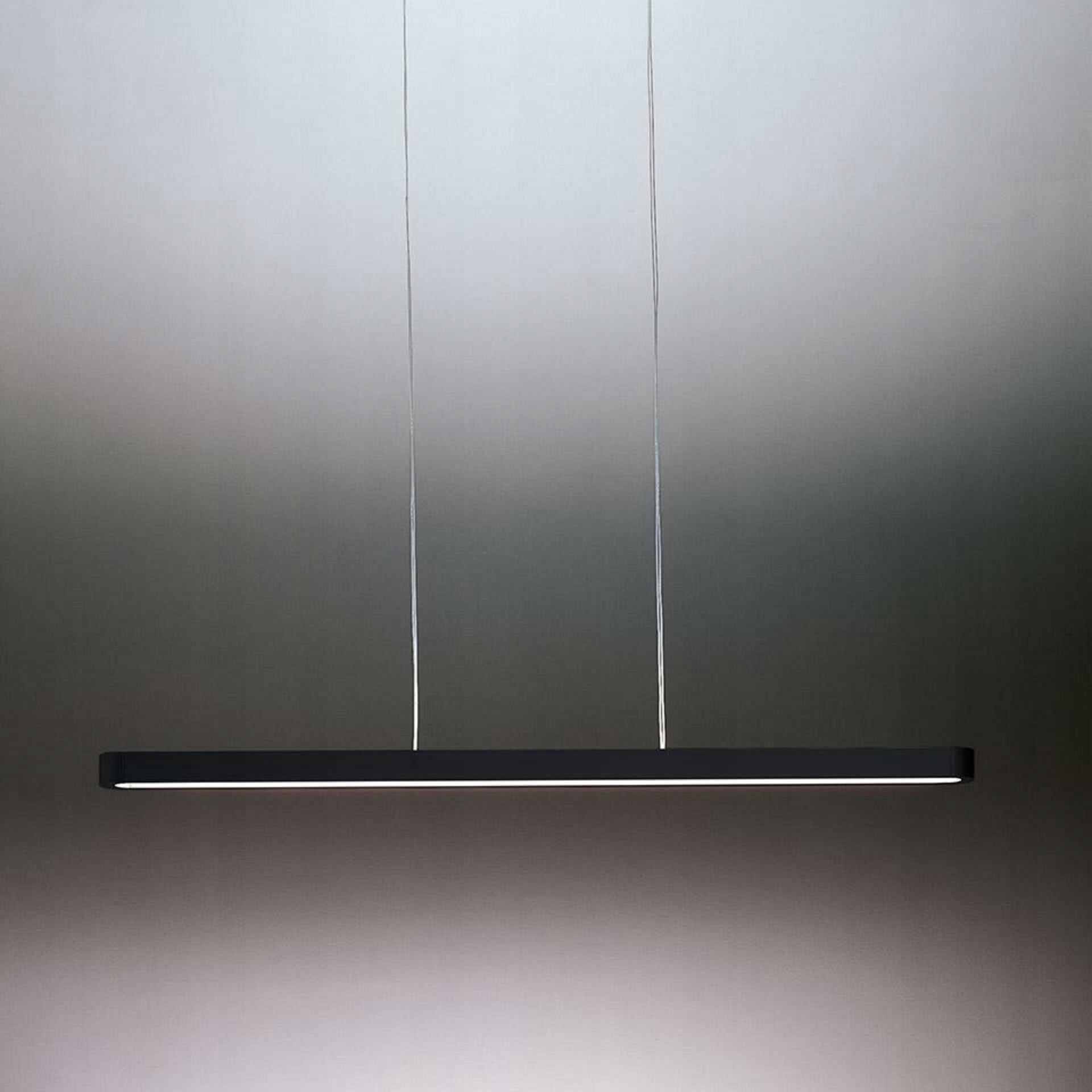 Artemide Talo závesné Led svietidlo 120 cm, matná čierna, 5772 lm, 3000 K