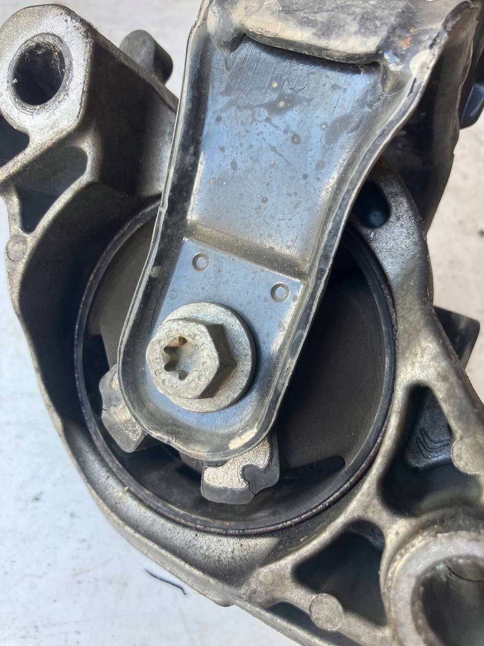 engine mount lower C4 PICASSO II 308 T9 2.0 BLUE HDI 9804890680 #31
