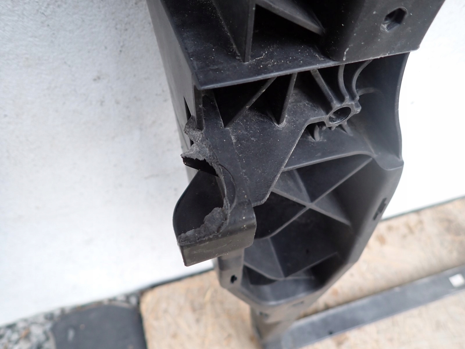 support panel for radiators pillar iron VW CRAFTER II 7C MAN TGE 2016- 7C0805588