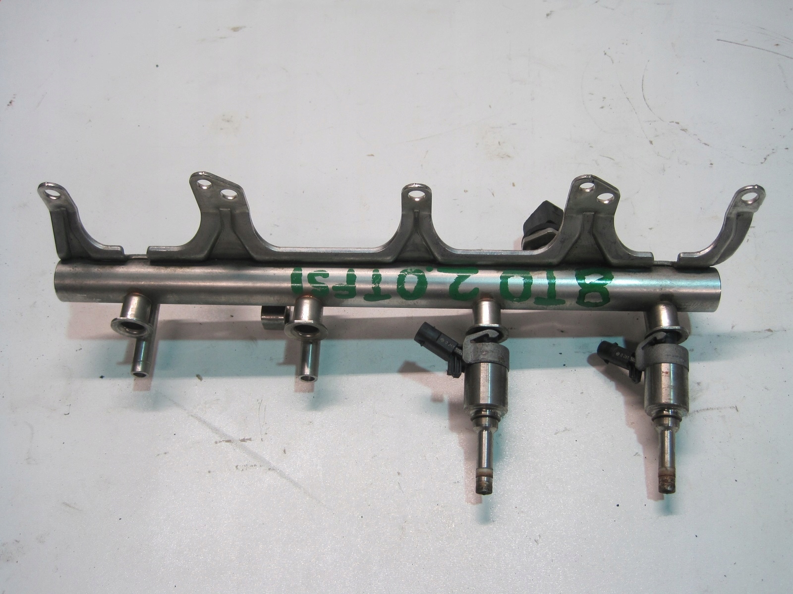 Rampe injection VW AUDI SEAT SKODA 06J133317G