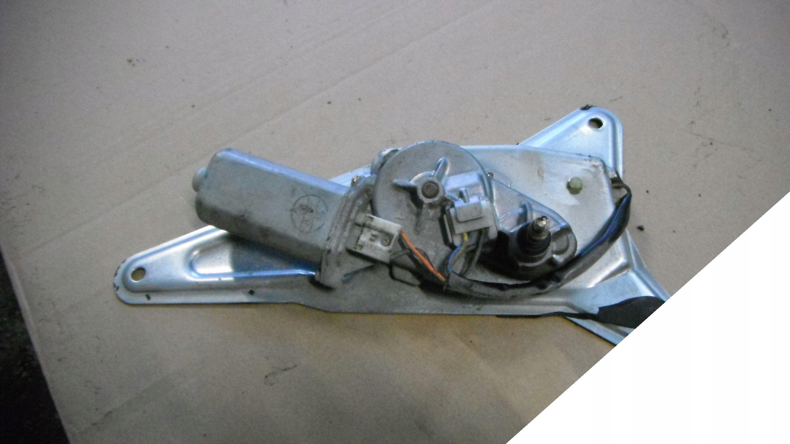 SUZUKI GRAND VITARA SILNICZEK WYCIERACZKI TYLNEJ