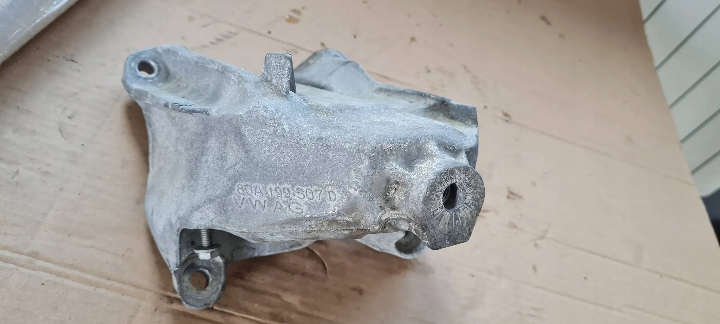 Q5 80A holder engine mount left left front 2.0 TFSI 80A199307D
